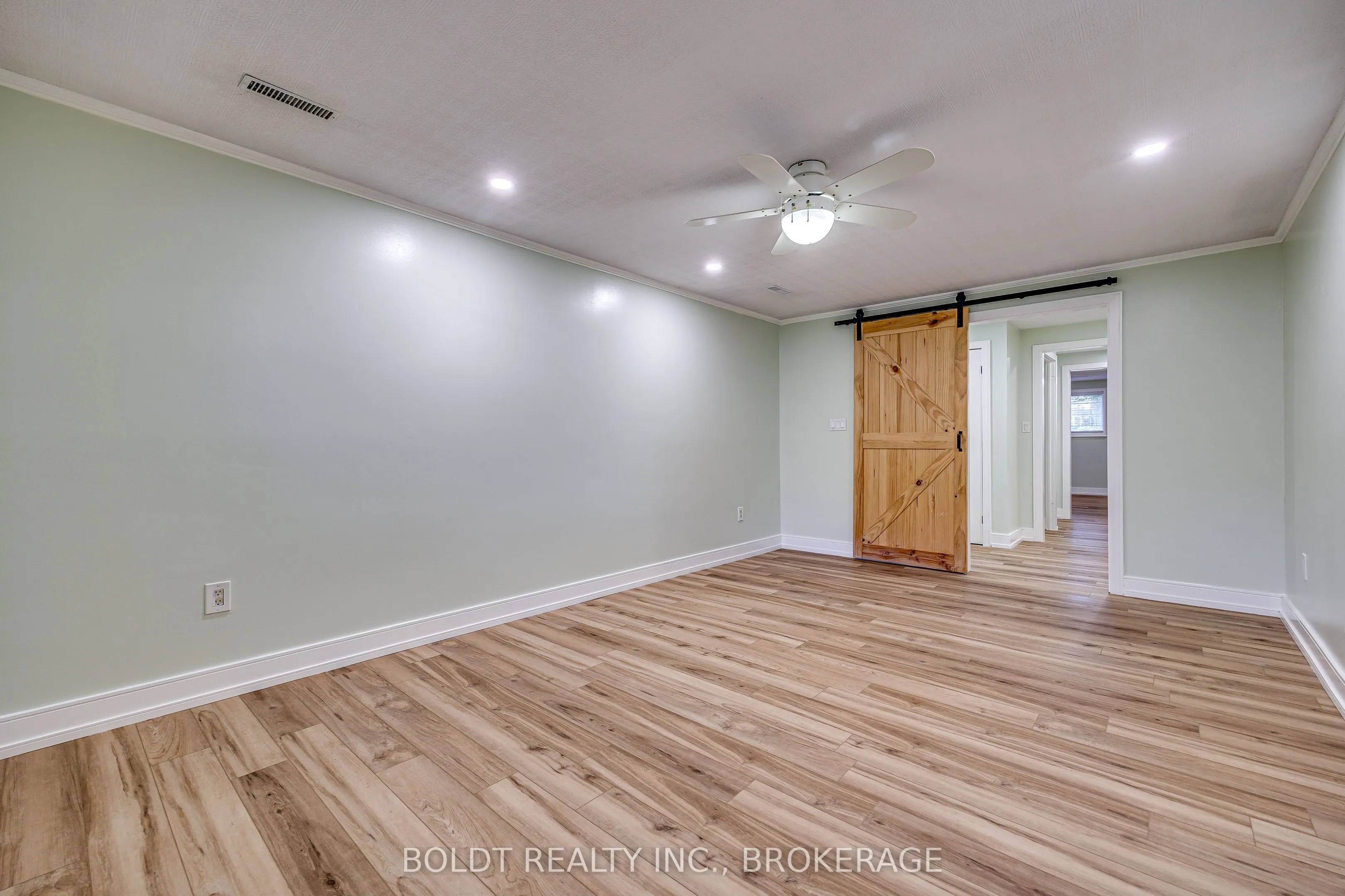 12 Bayshore Crescent