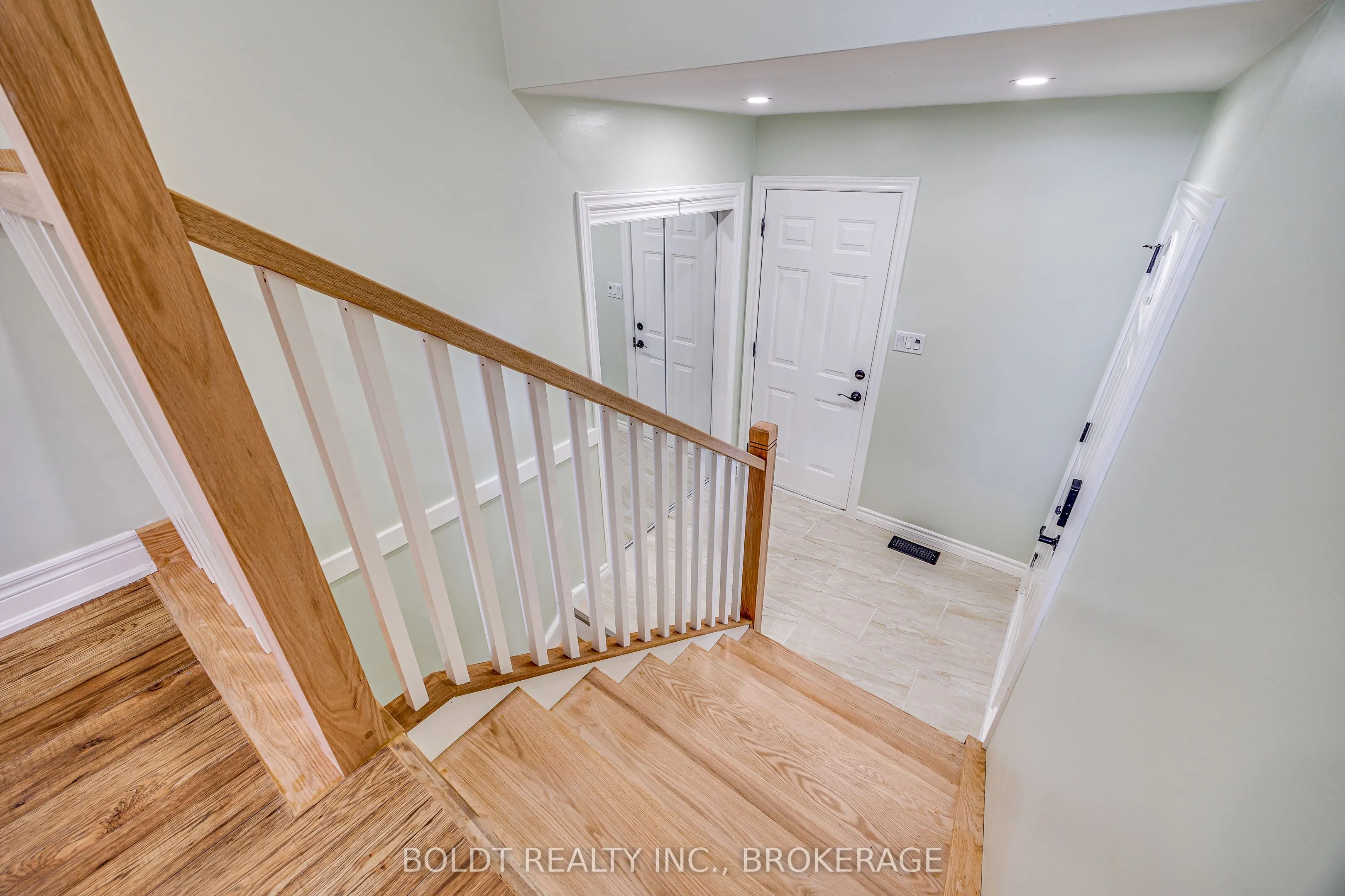 12 Bayshore Crescent