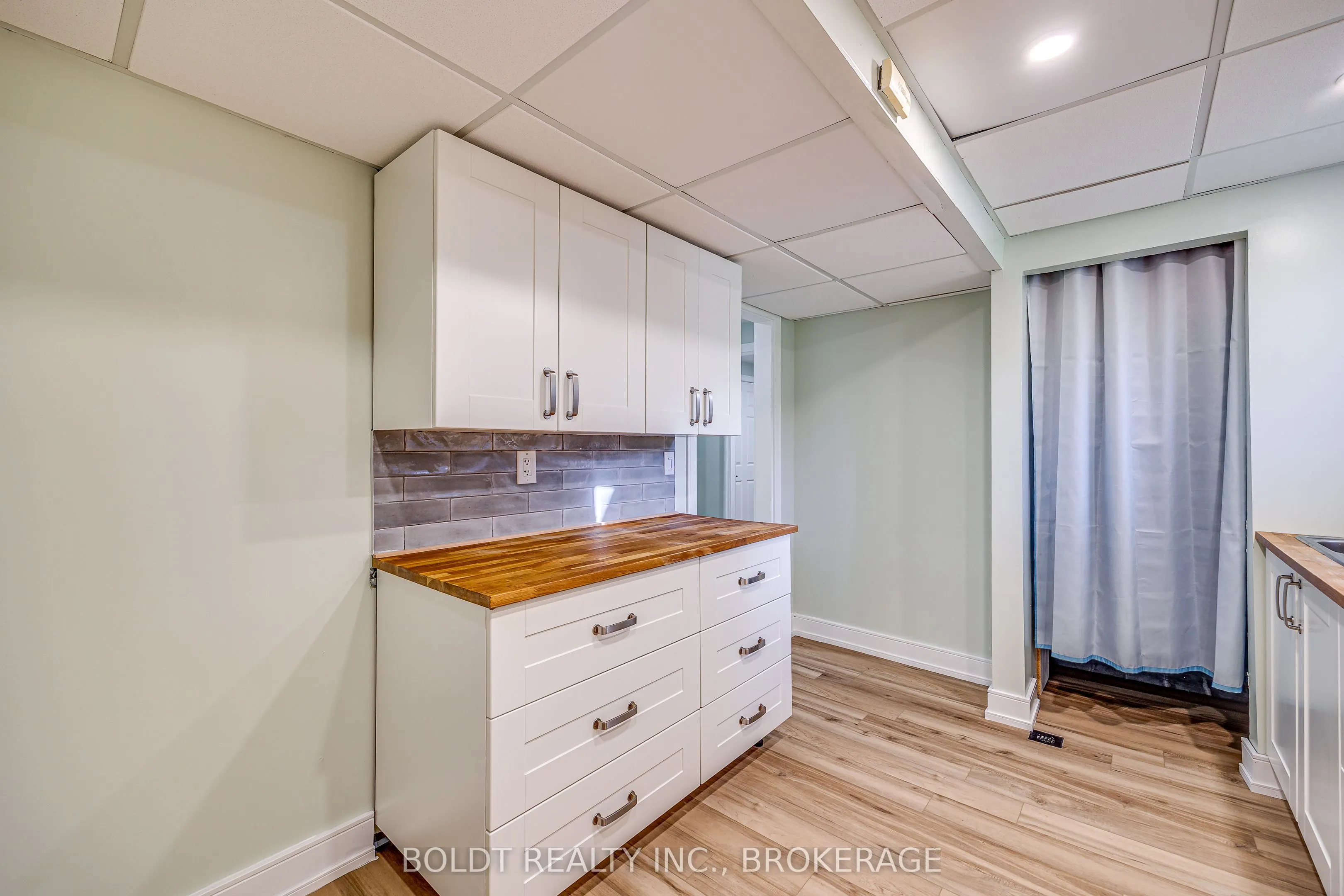 12 Bayshore Crescent