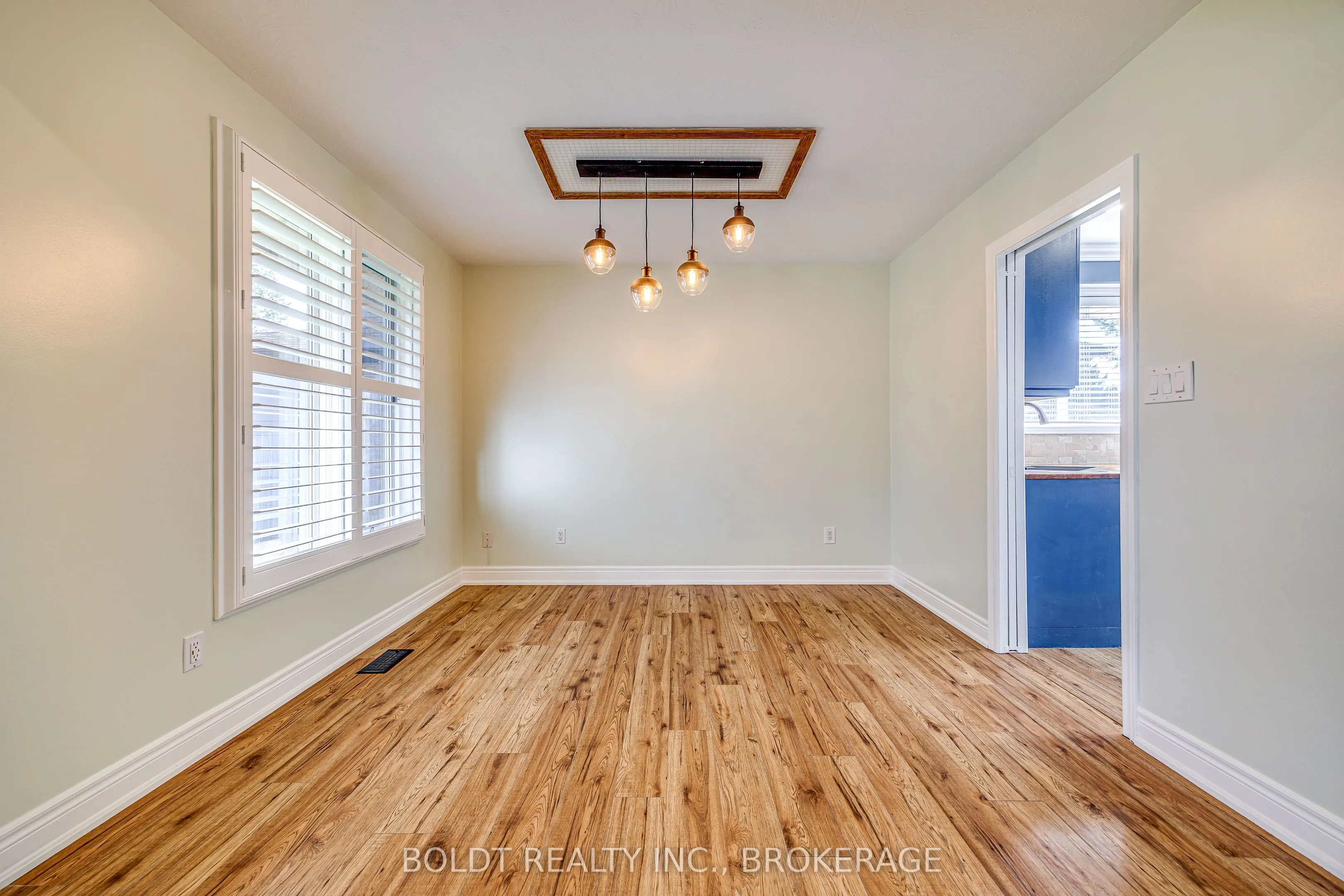 12 Bayshore Crescent