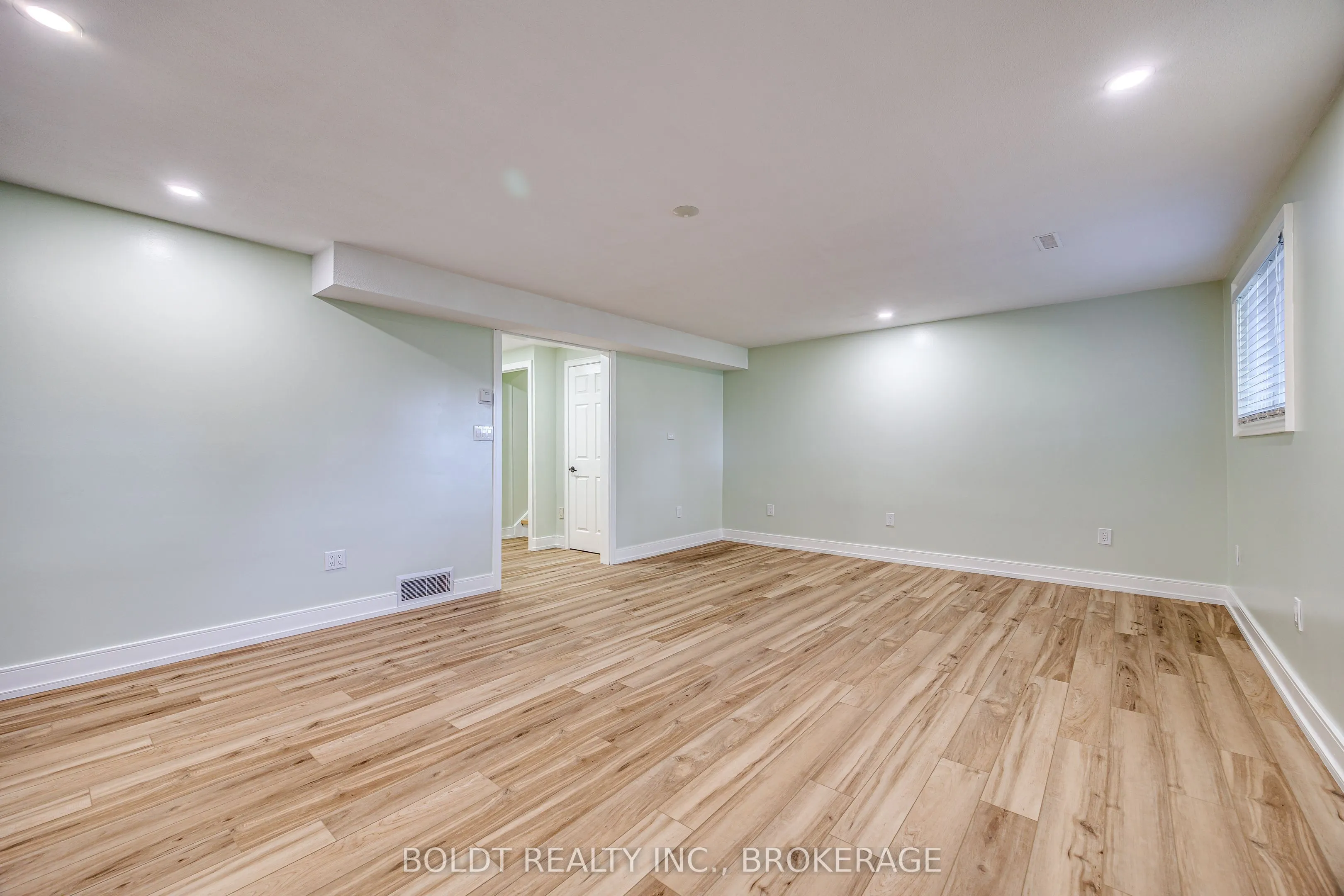 12 Bayshore Crescent