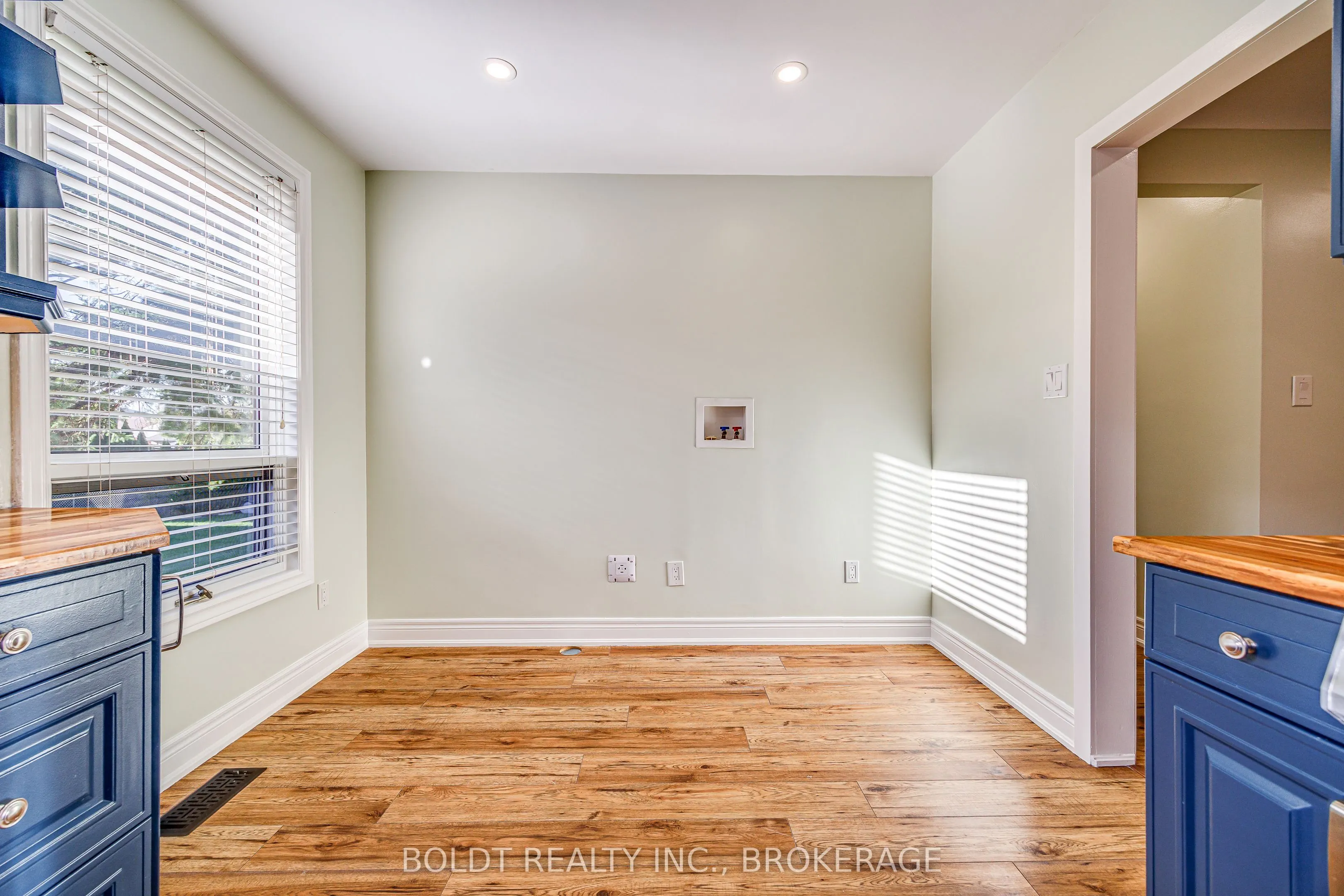 12 Bayshore Crescent