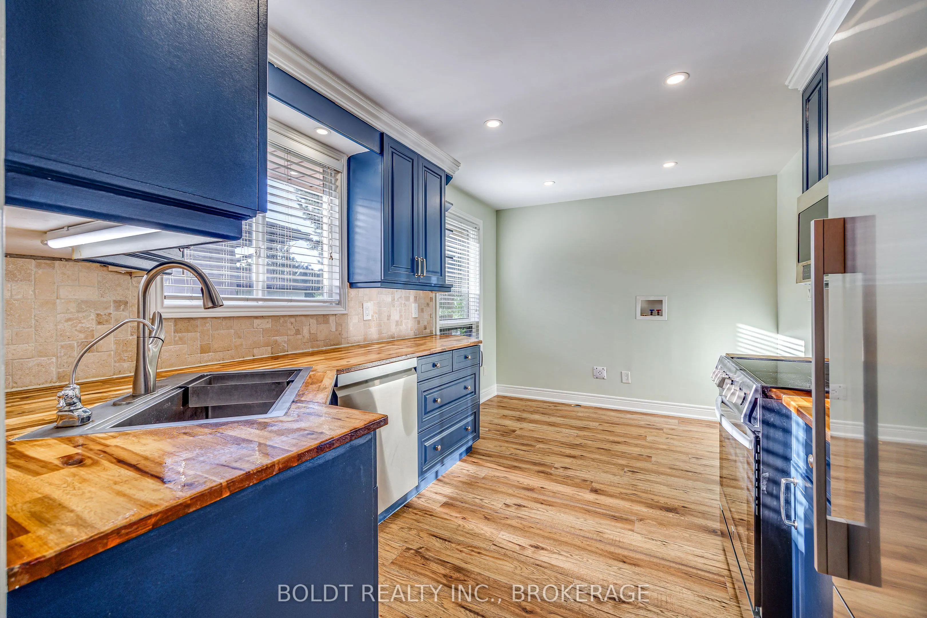 12 Bayshore Crescent