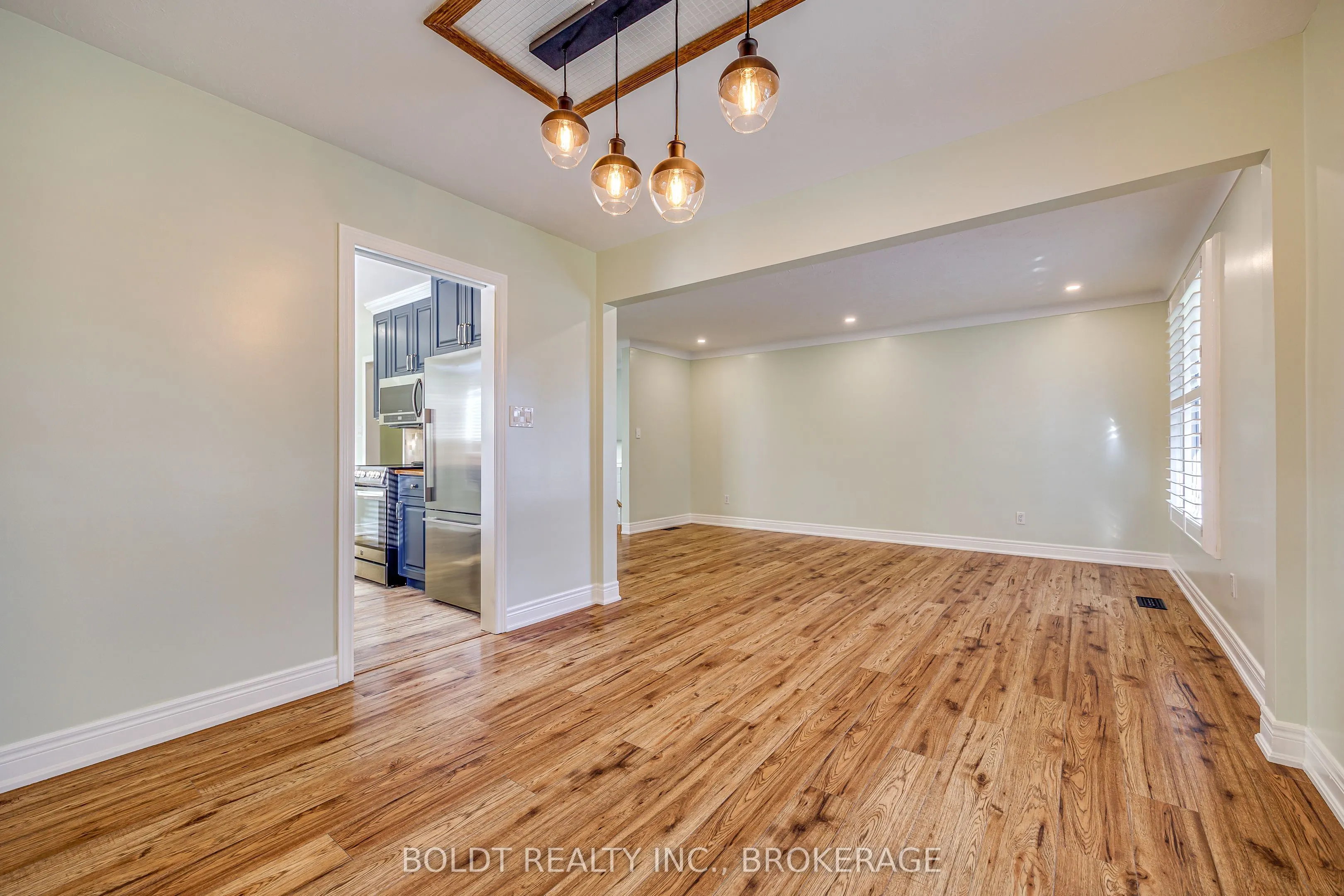 12 Bayshore Crescent