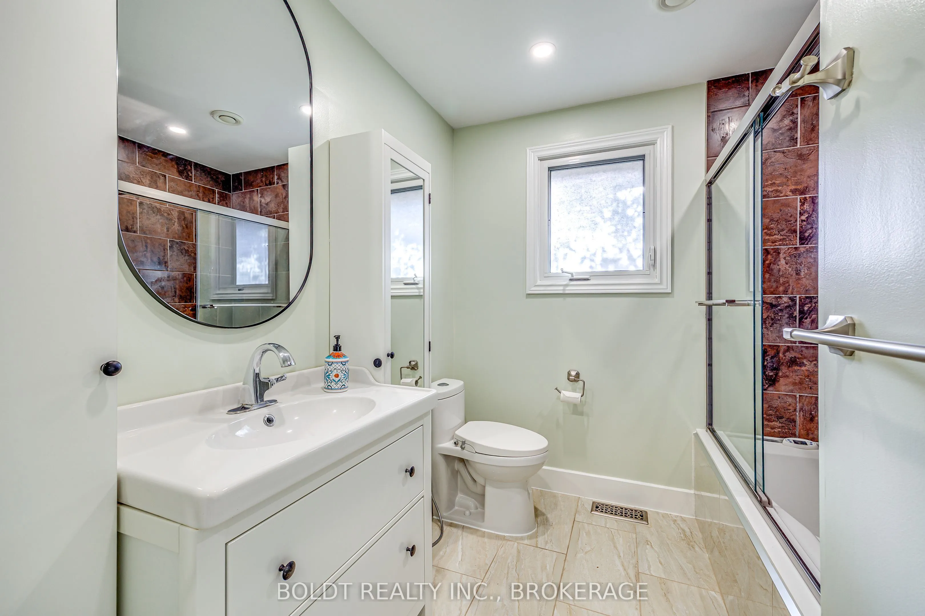 12 Bayshore Crescent