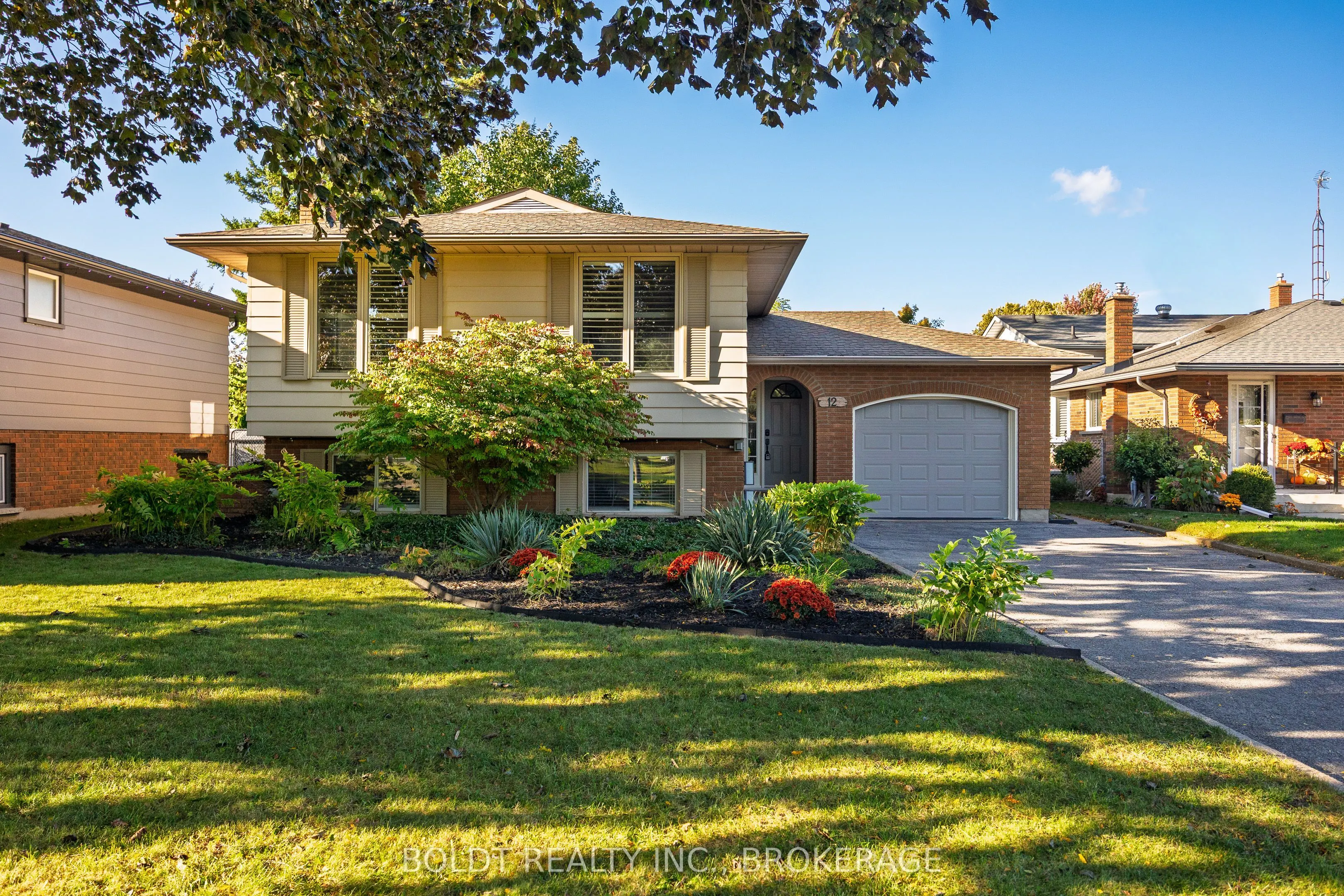 12 Bayshore Crescent