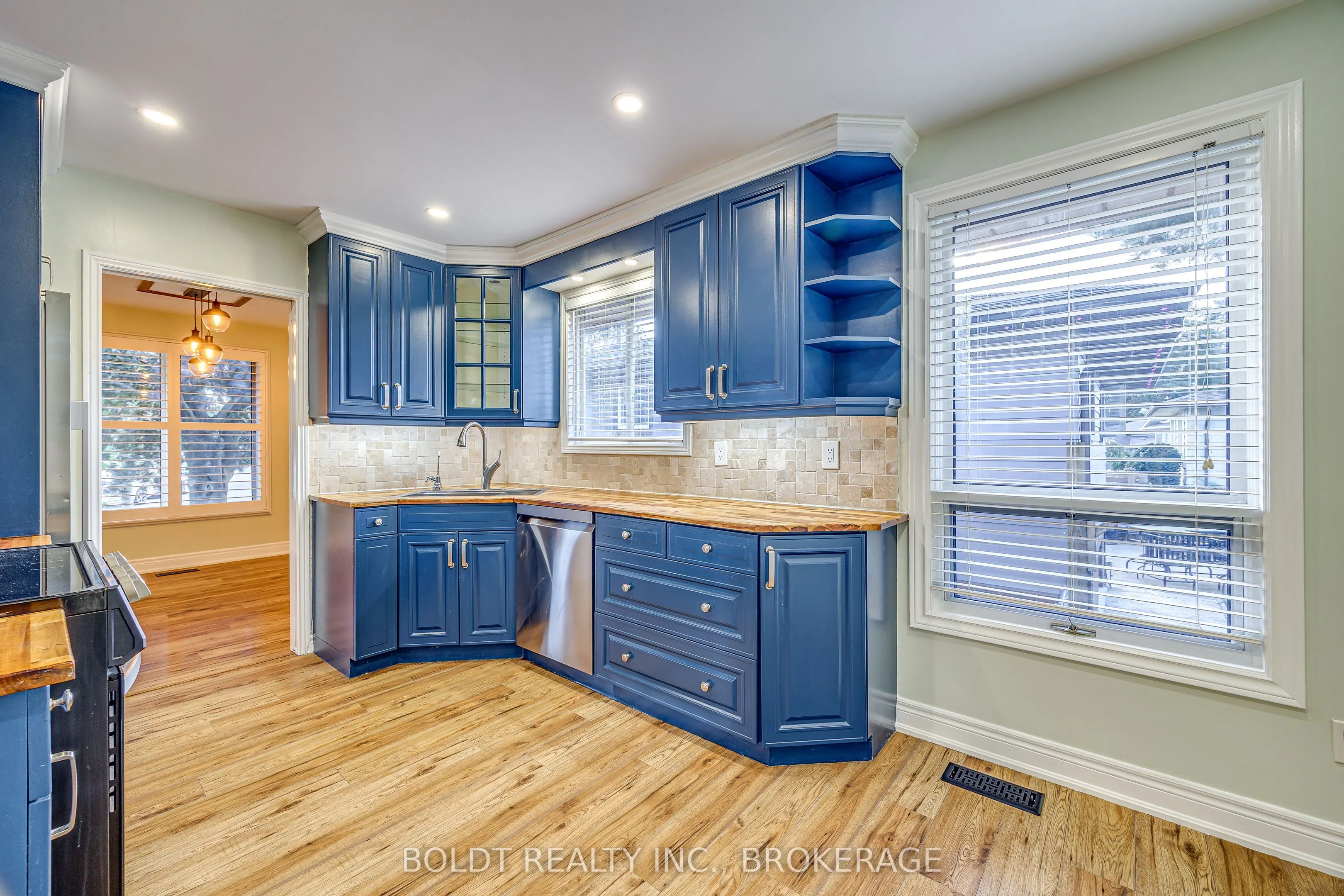 12 Bayshore Crescent
