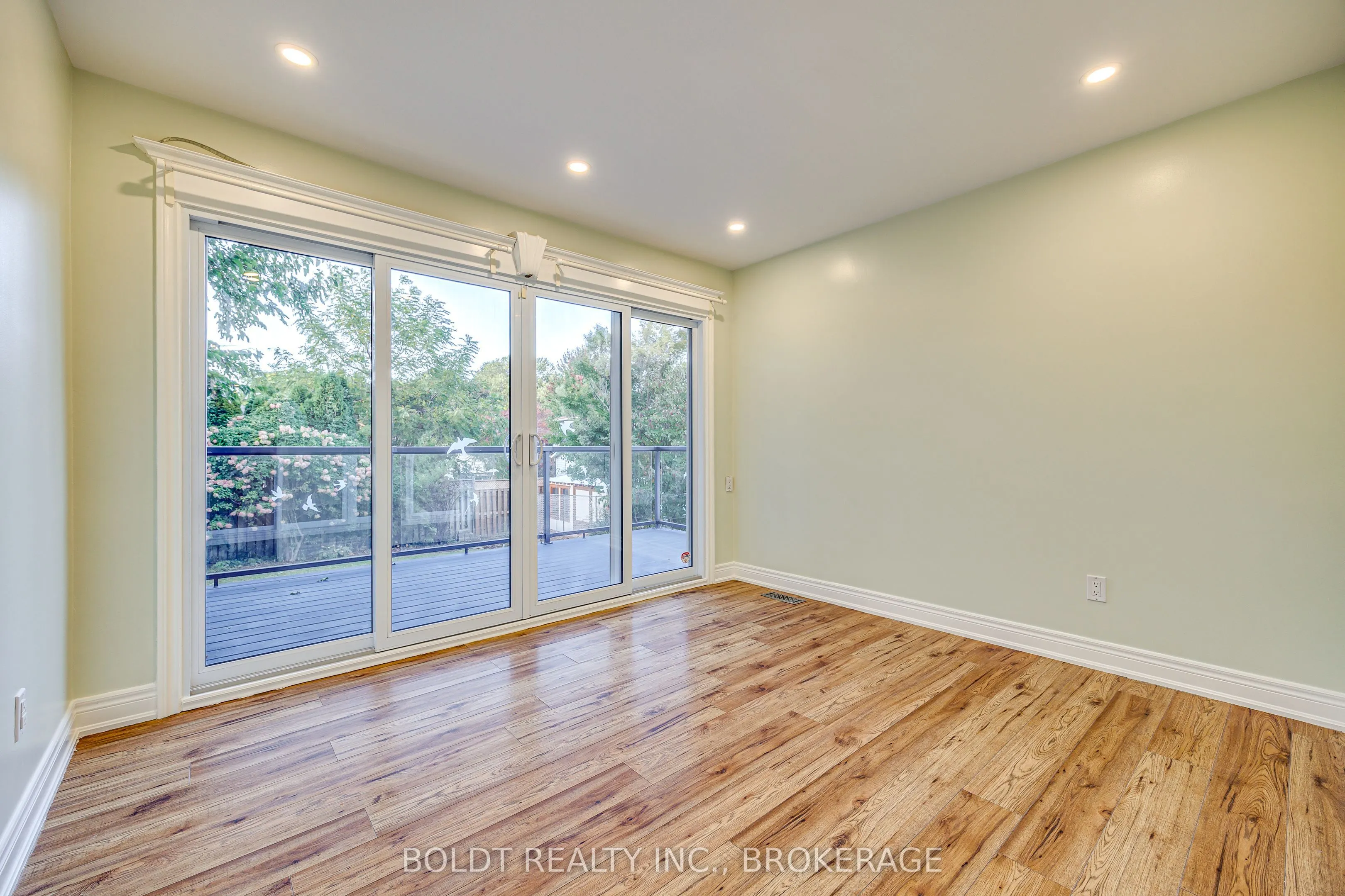12 Bayshore Crescent