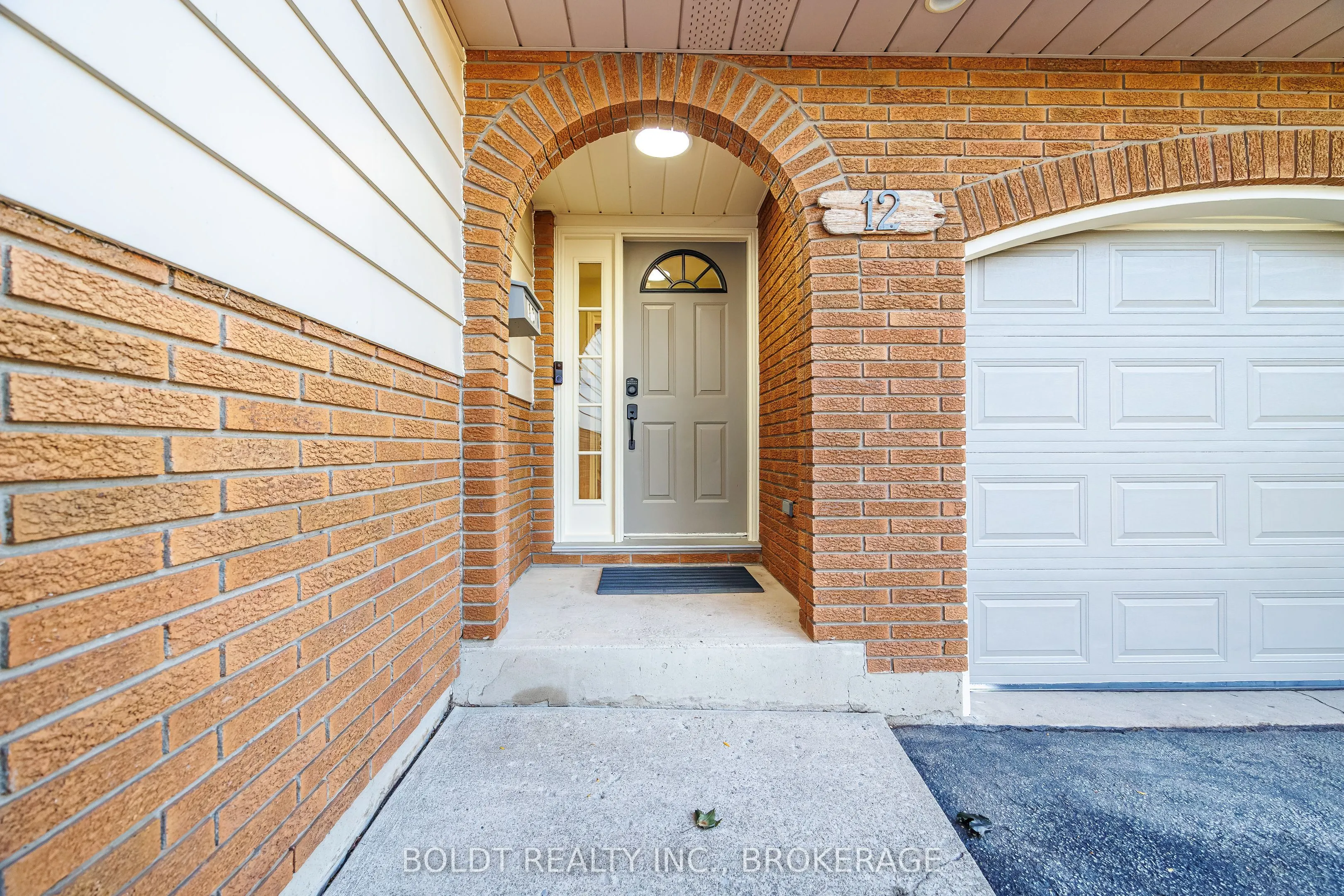12 Bayshore Crescent