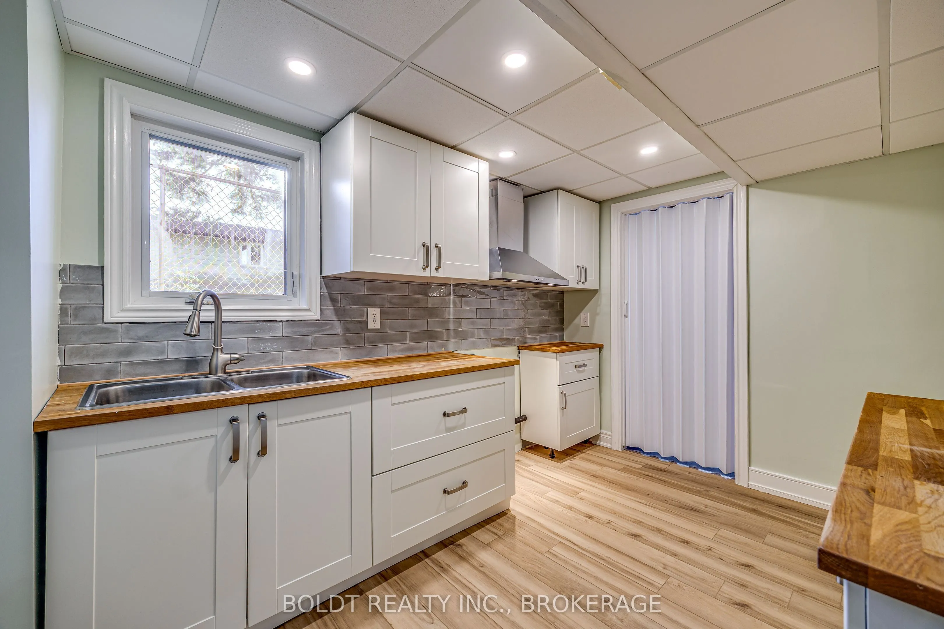 12 Bayshore Crescent