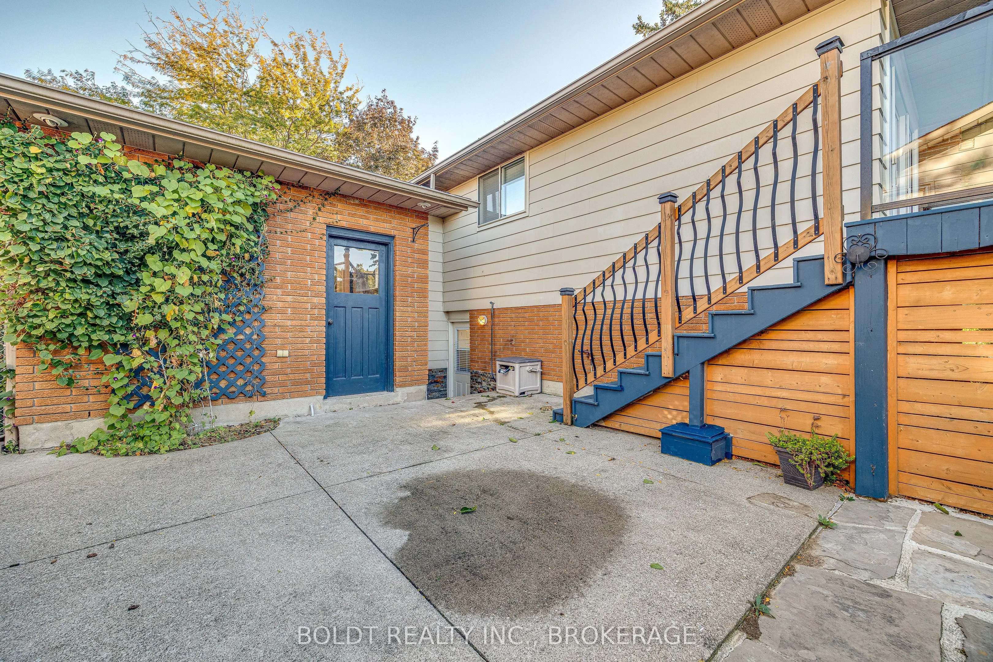 12 Bayshore Crescent