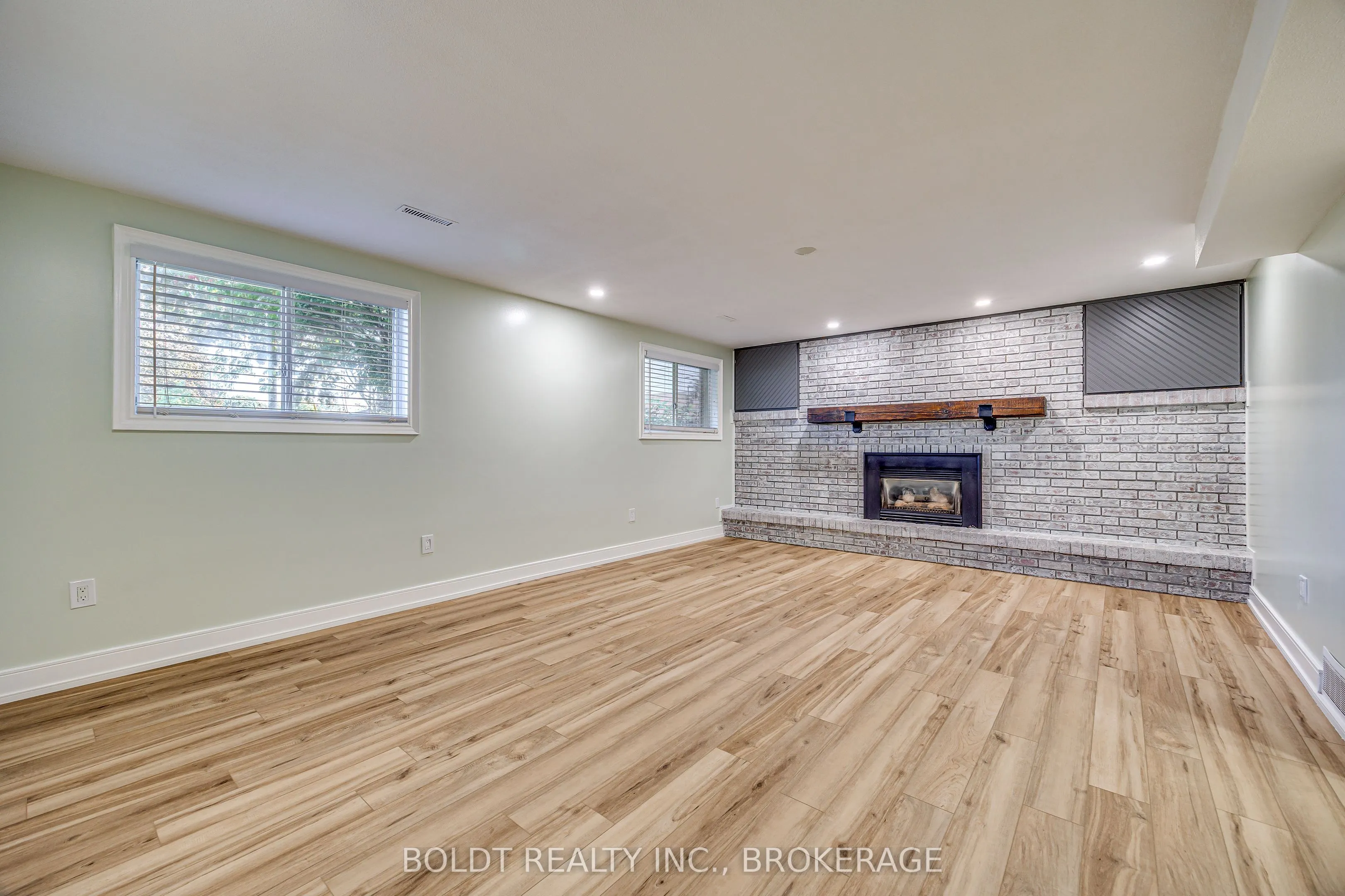 12 Bayshore Crescent