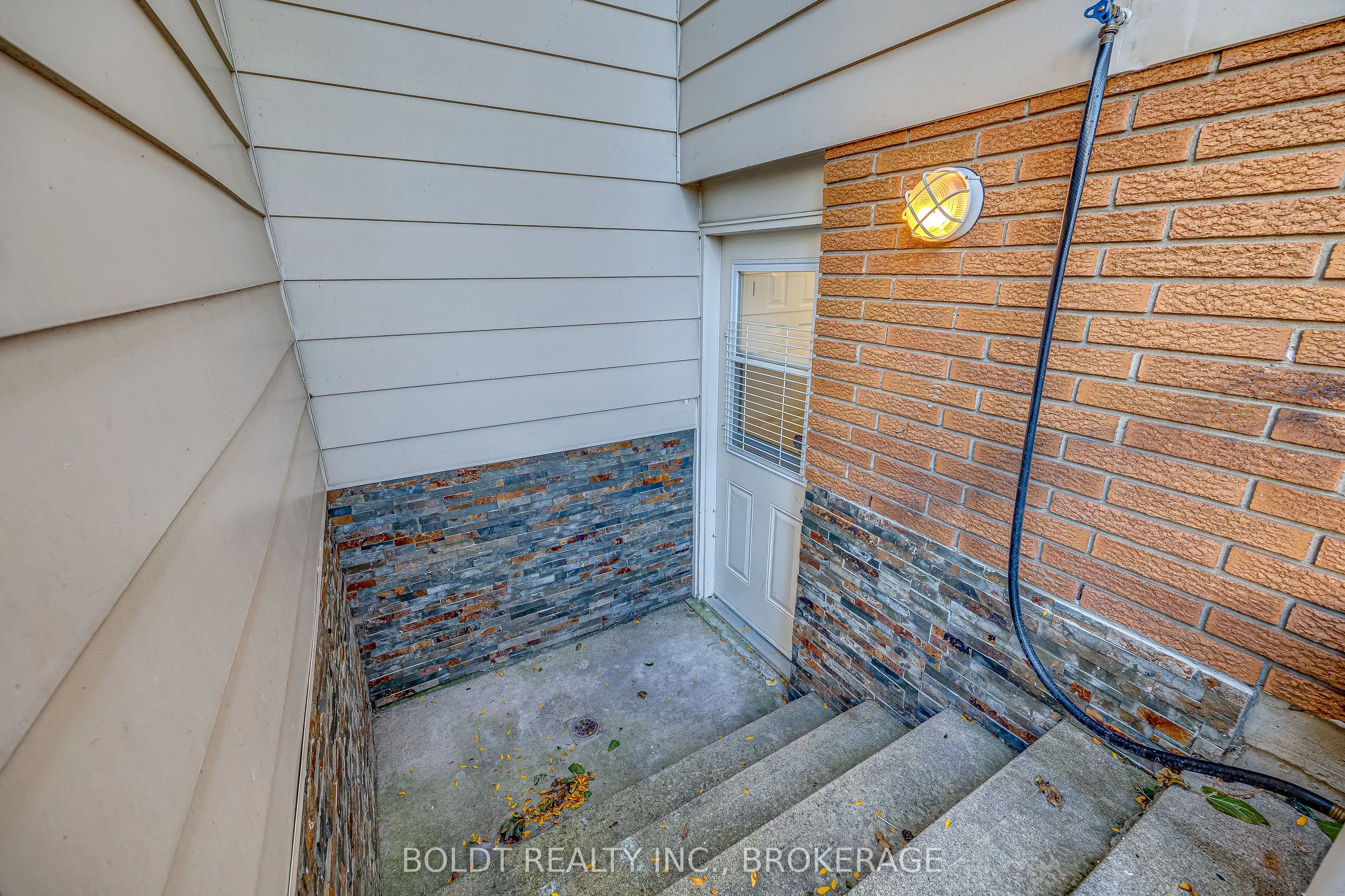 12 Bayshore Crescent