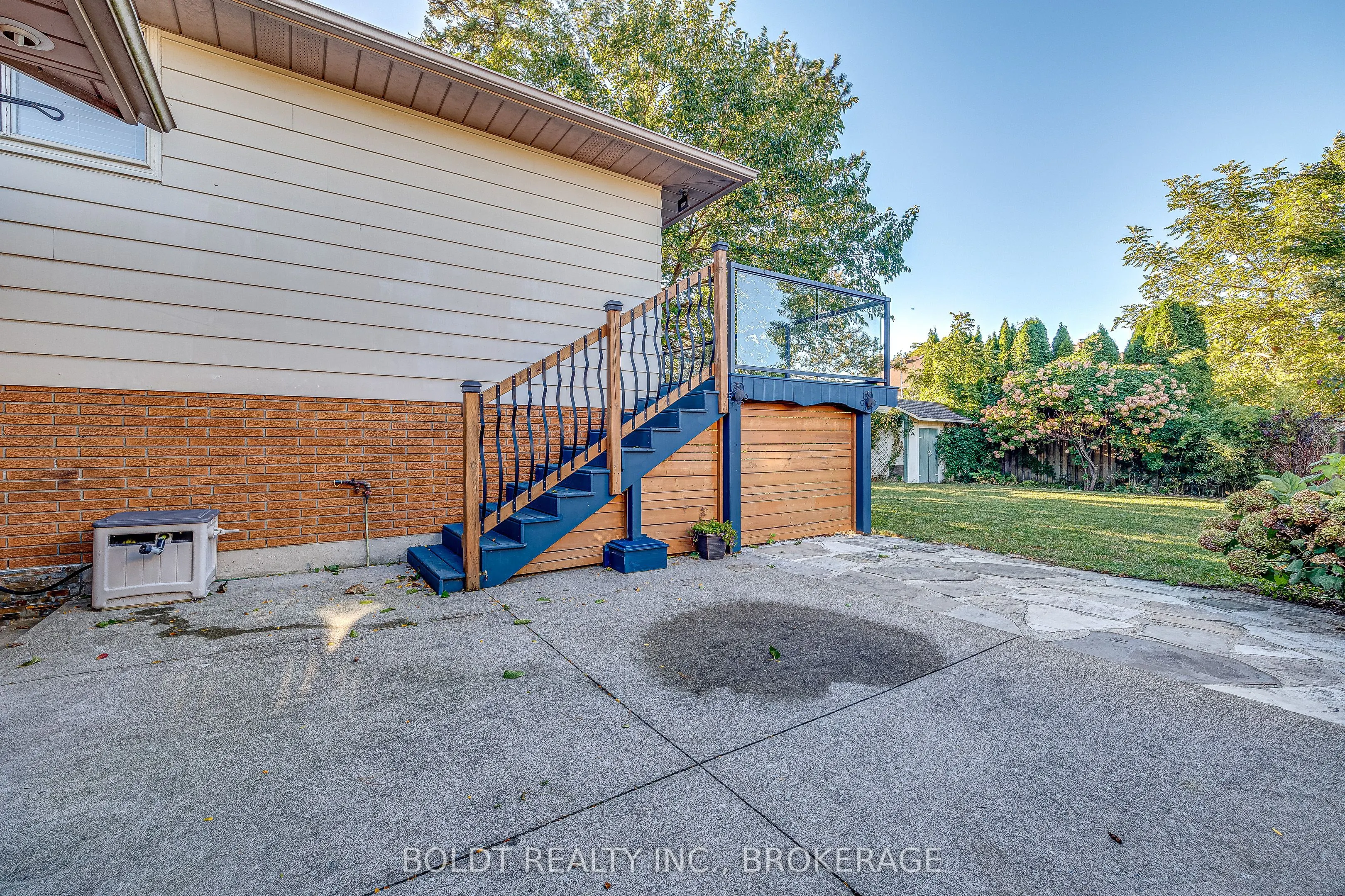 12 Bayshore Crescent