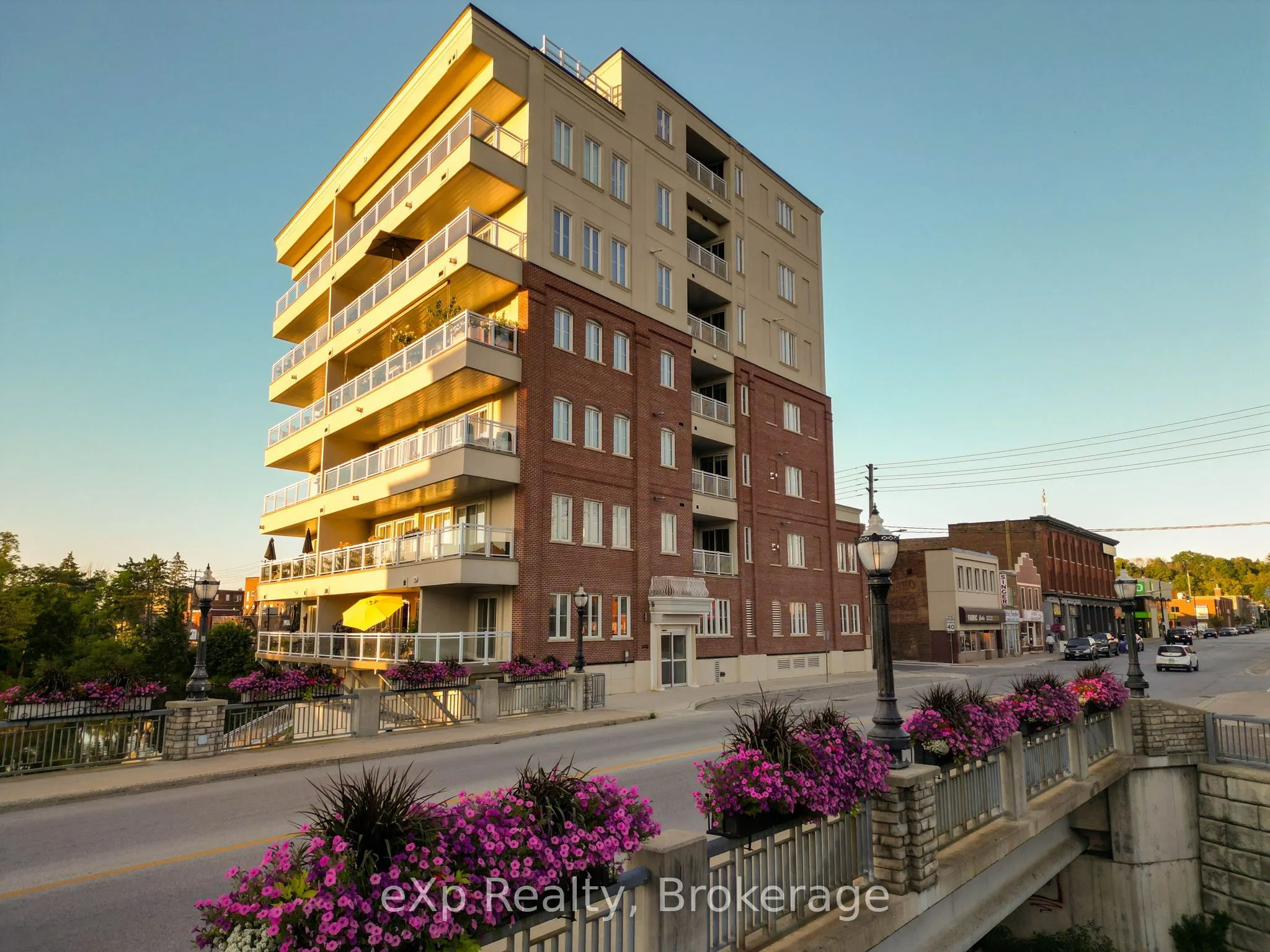 80 9th Street E #203