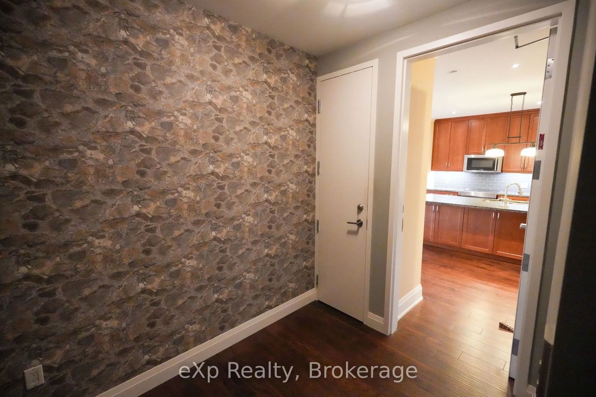 80 9th Street E #203