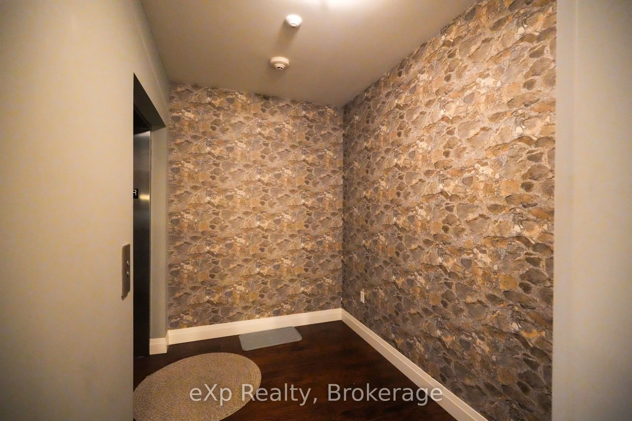 80 9th Street E #203