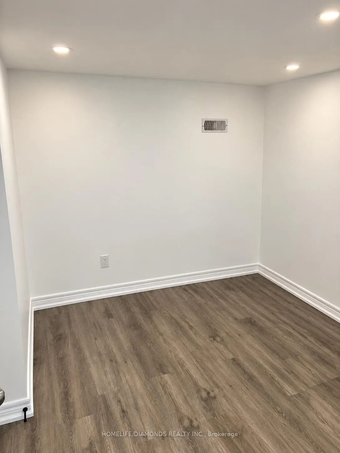 558 FIRST Avenue