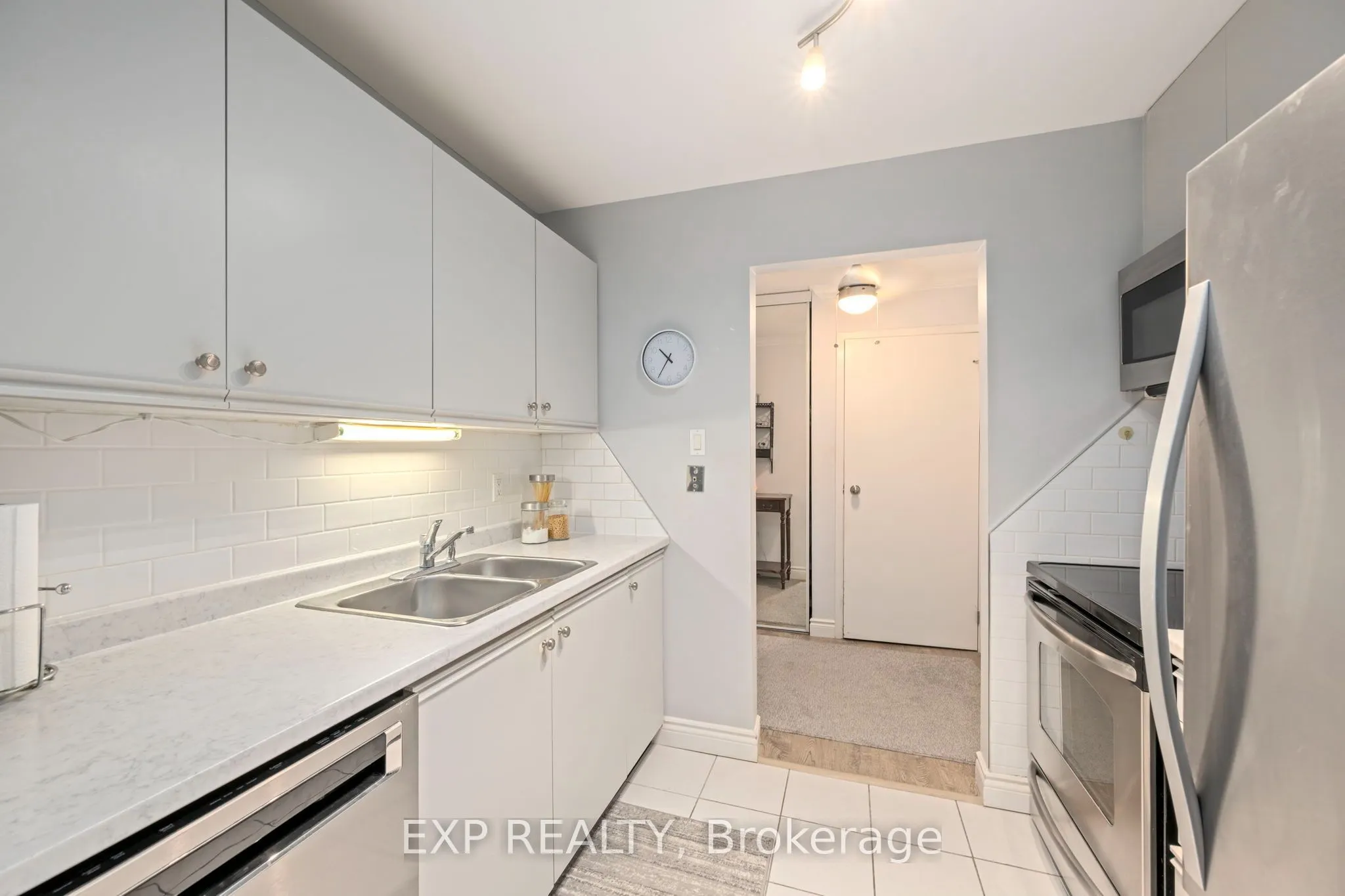 735 Deveron Crescent #112