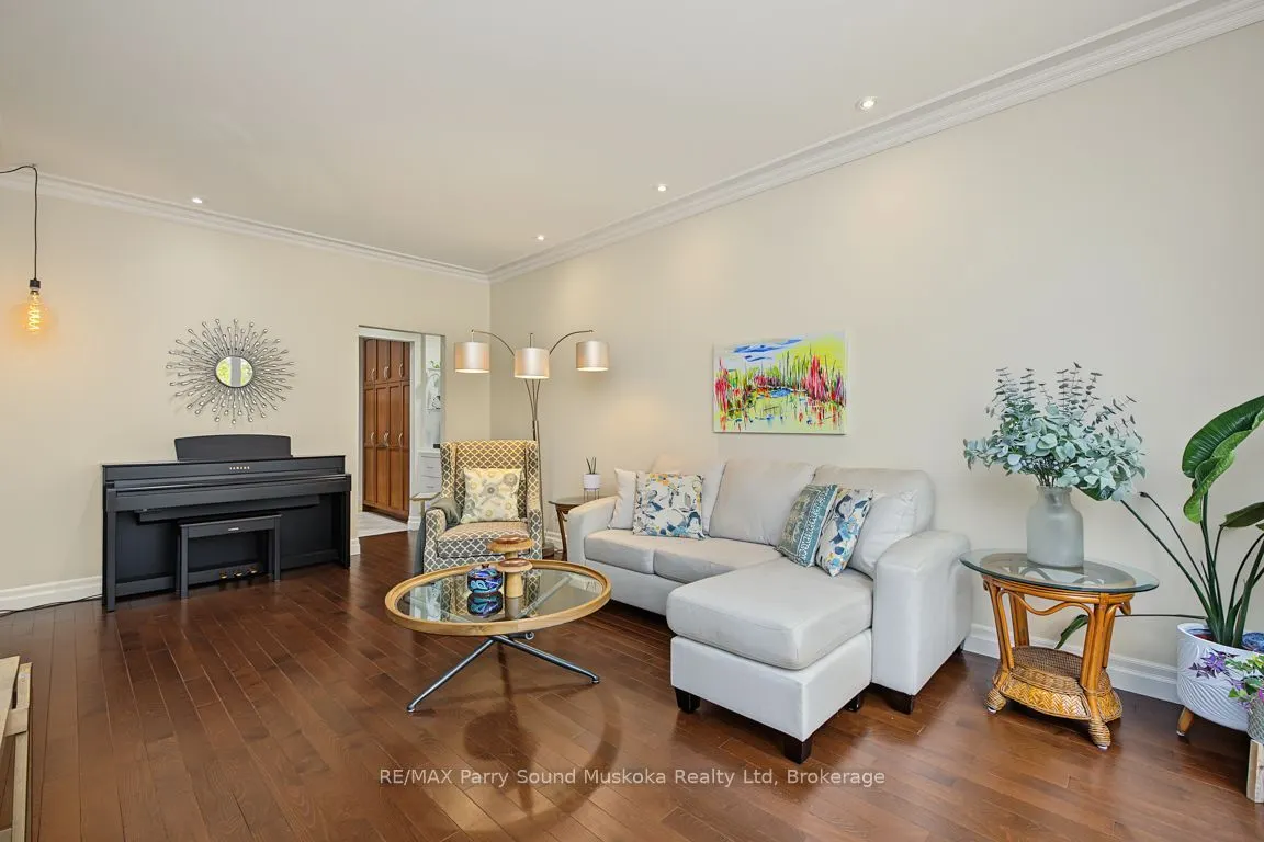 8 ANSLEY Street