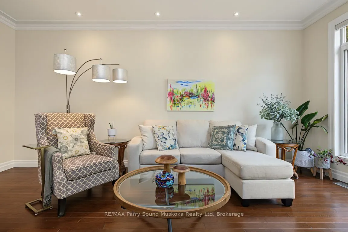 8 ANSLEY Street