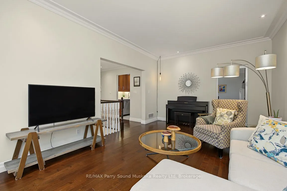 8 ANSLEY Street