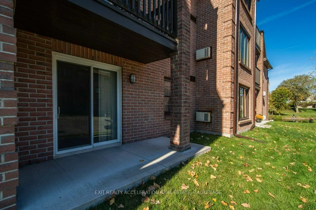 7 Centre Street S #106
