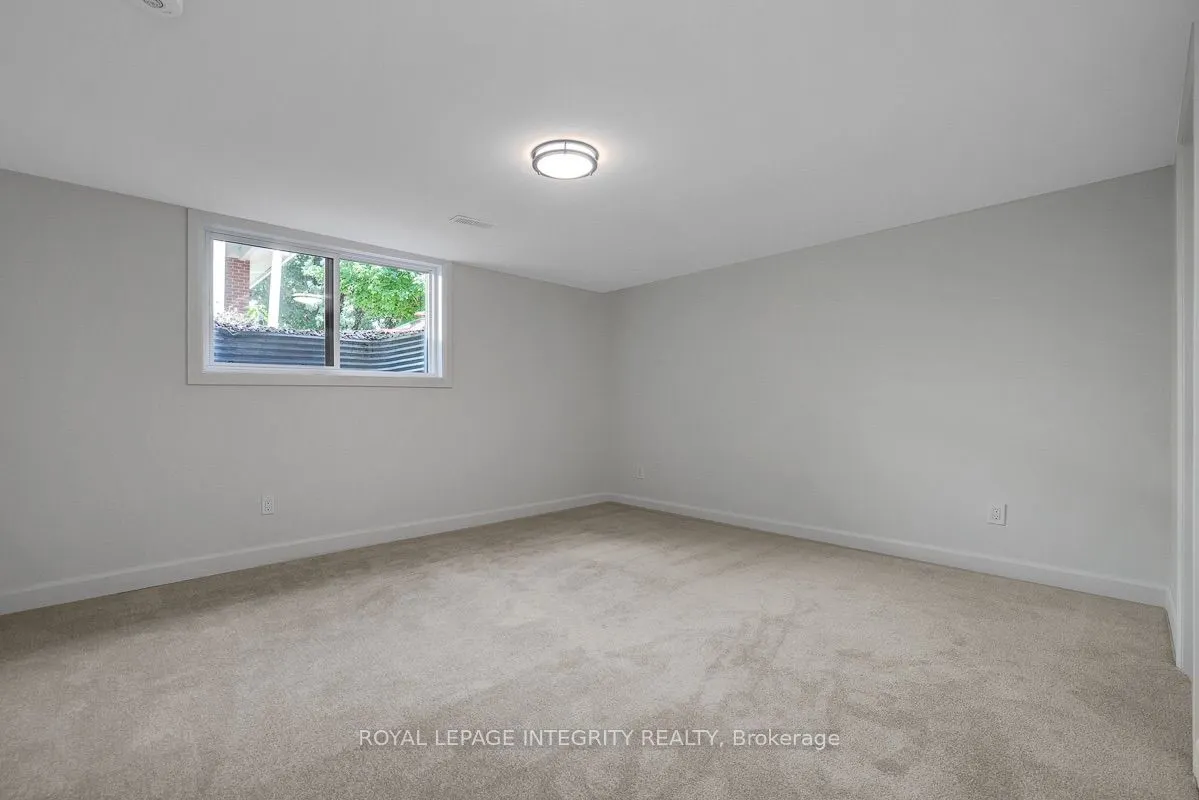 8 Brian Crescent