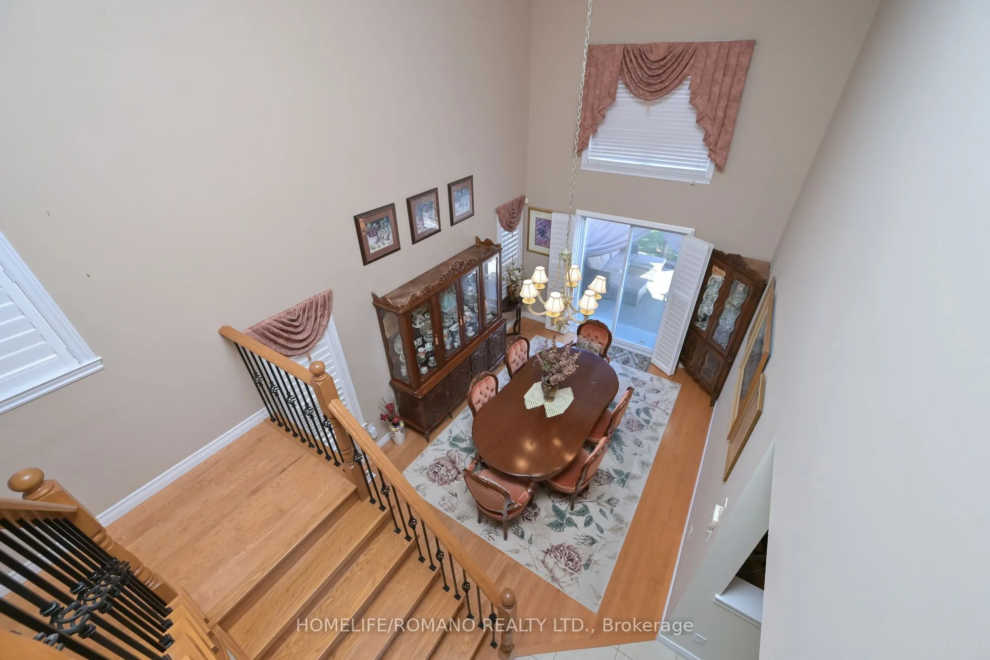 1052 Greenhill Avenue