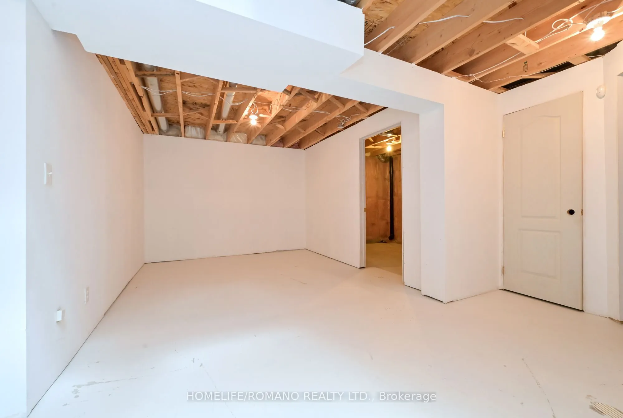 1052 Greenhill Avenue