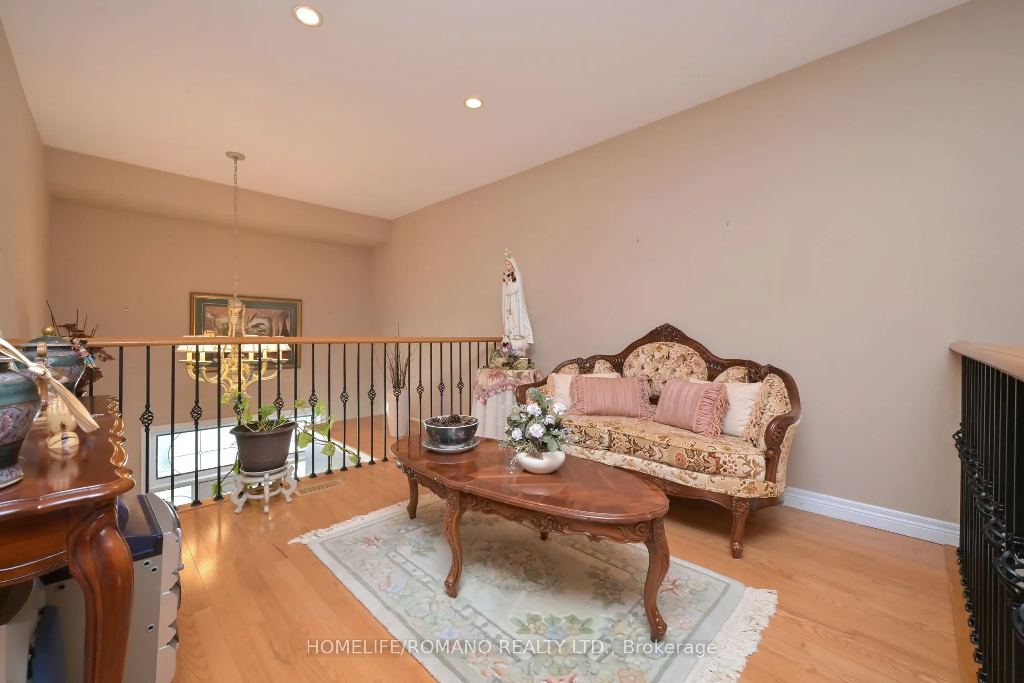 1052 Greenhill Avenue