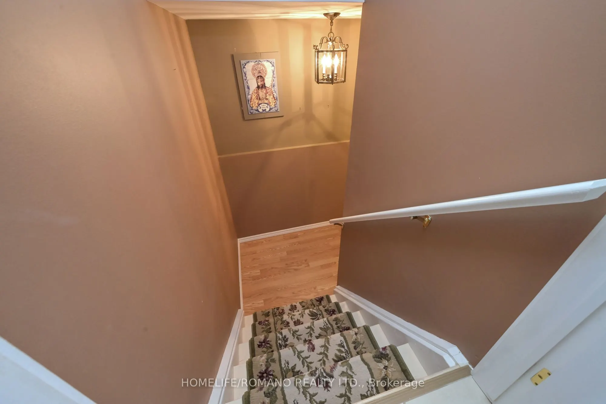 1052 Greenhill Avenue