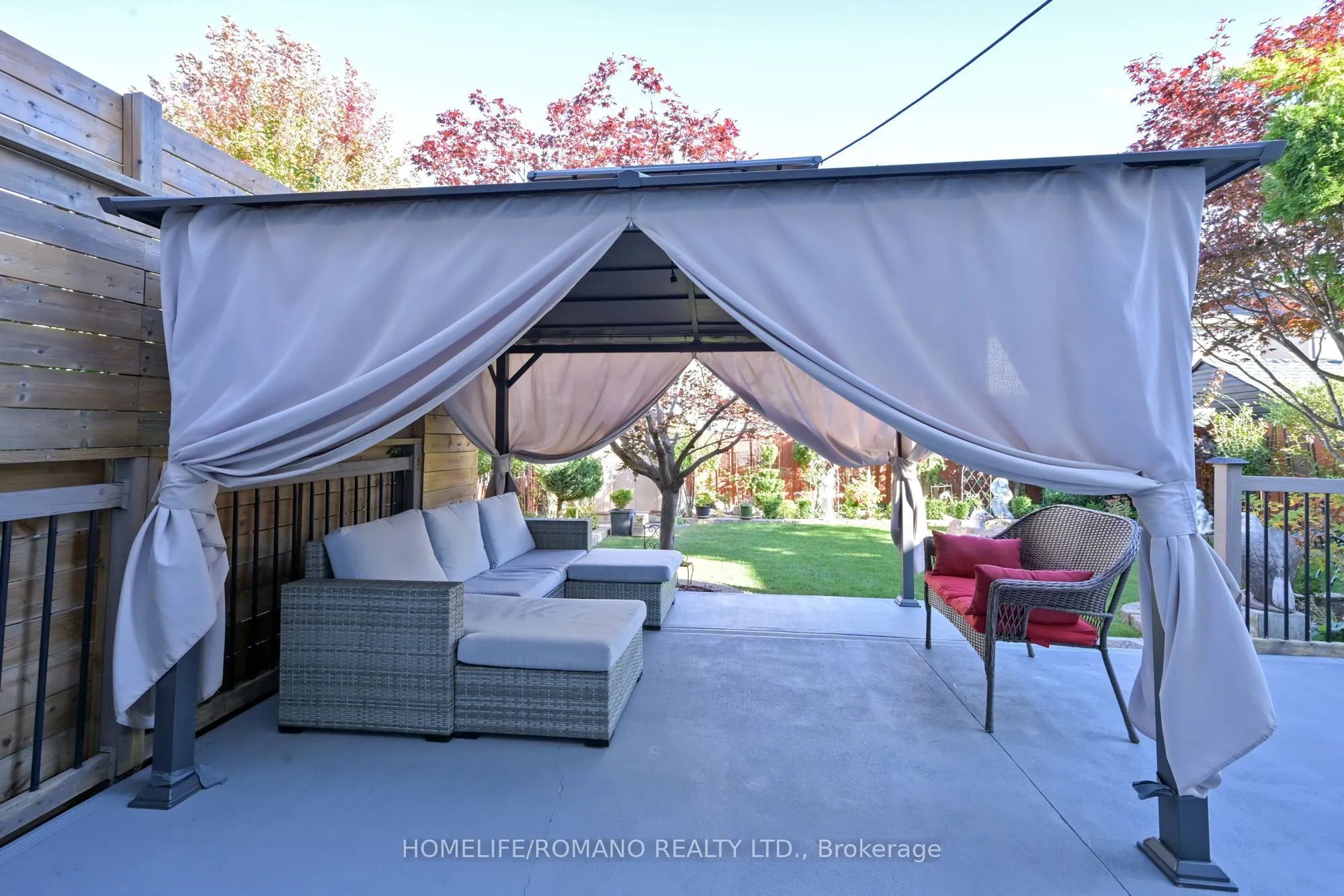 1052 Greenhill Avenue