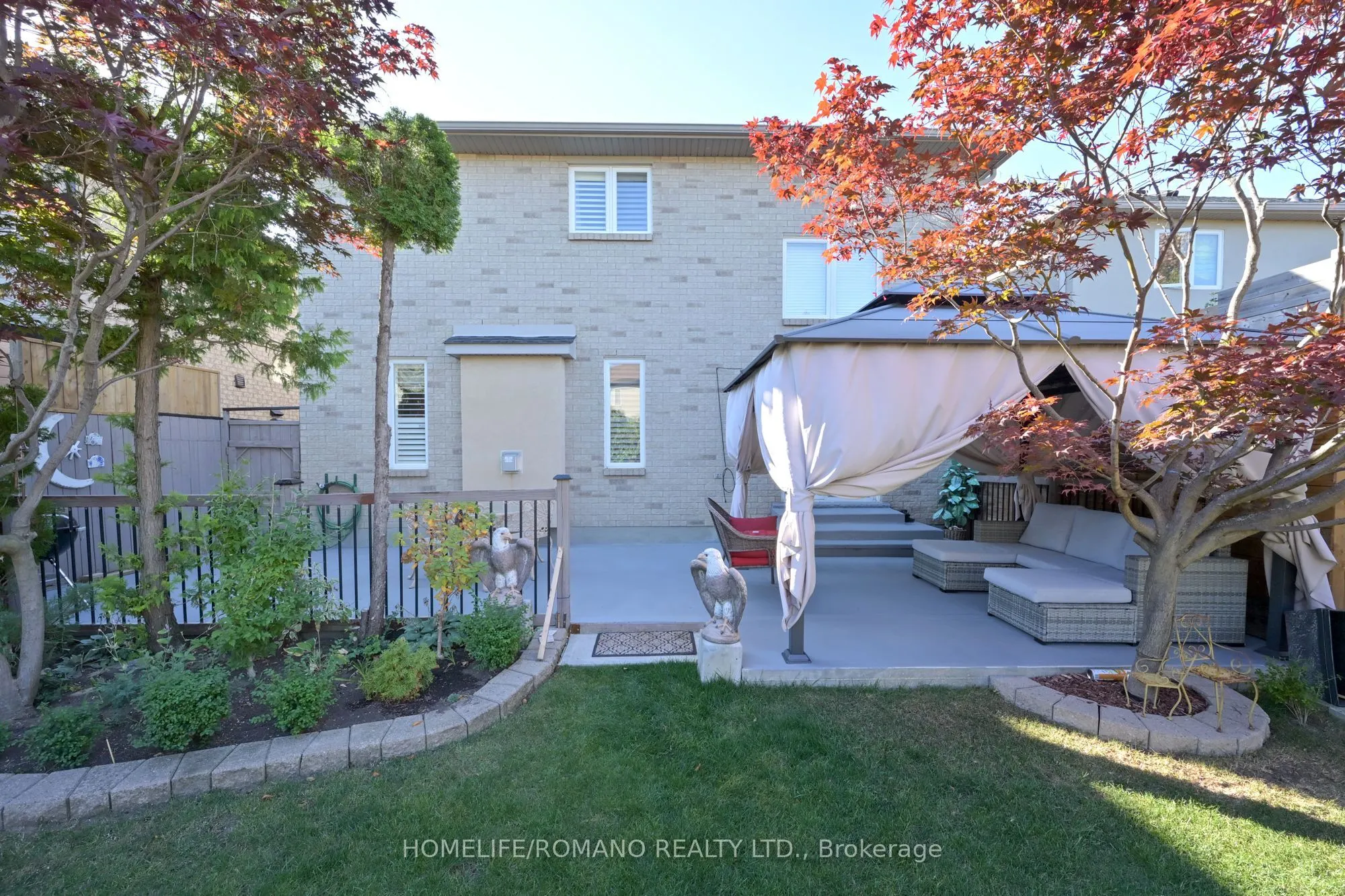 1052 Greenhill Avenue