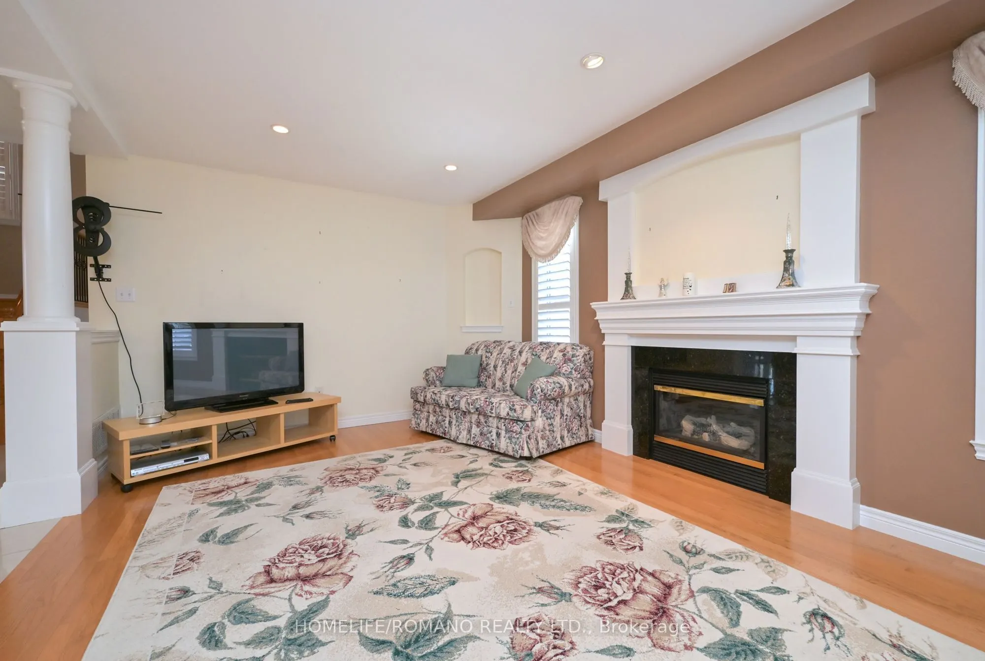 1052 Greenhill Avenue