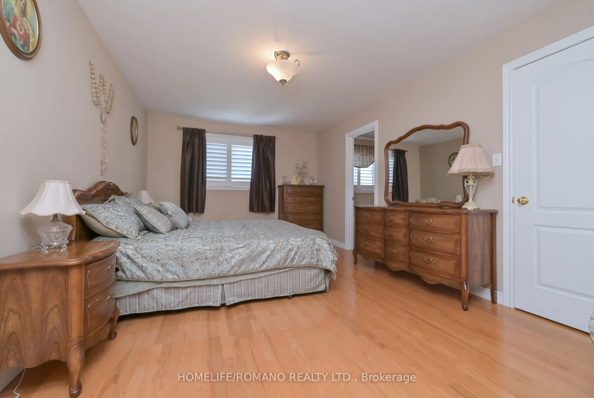 1052 Greenhill Avenue