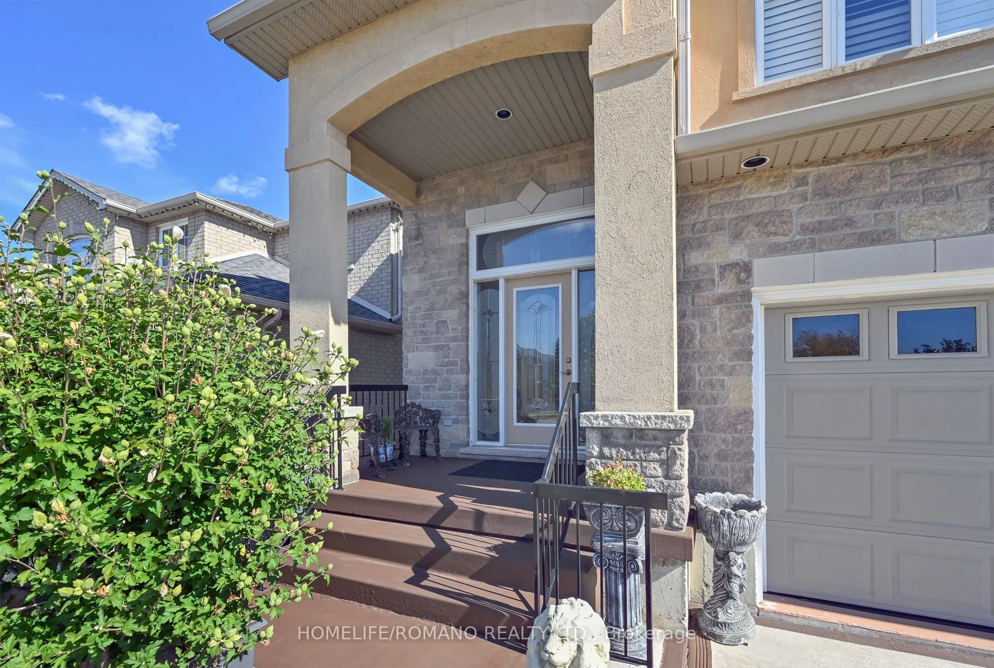 1052 Greenhill Avenue