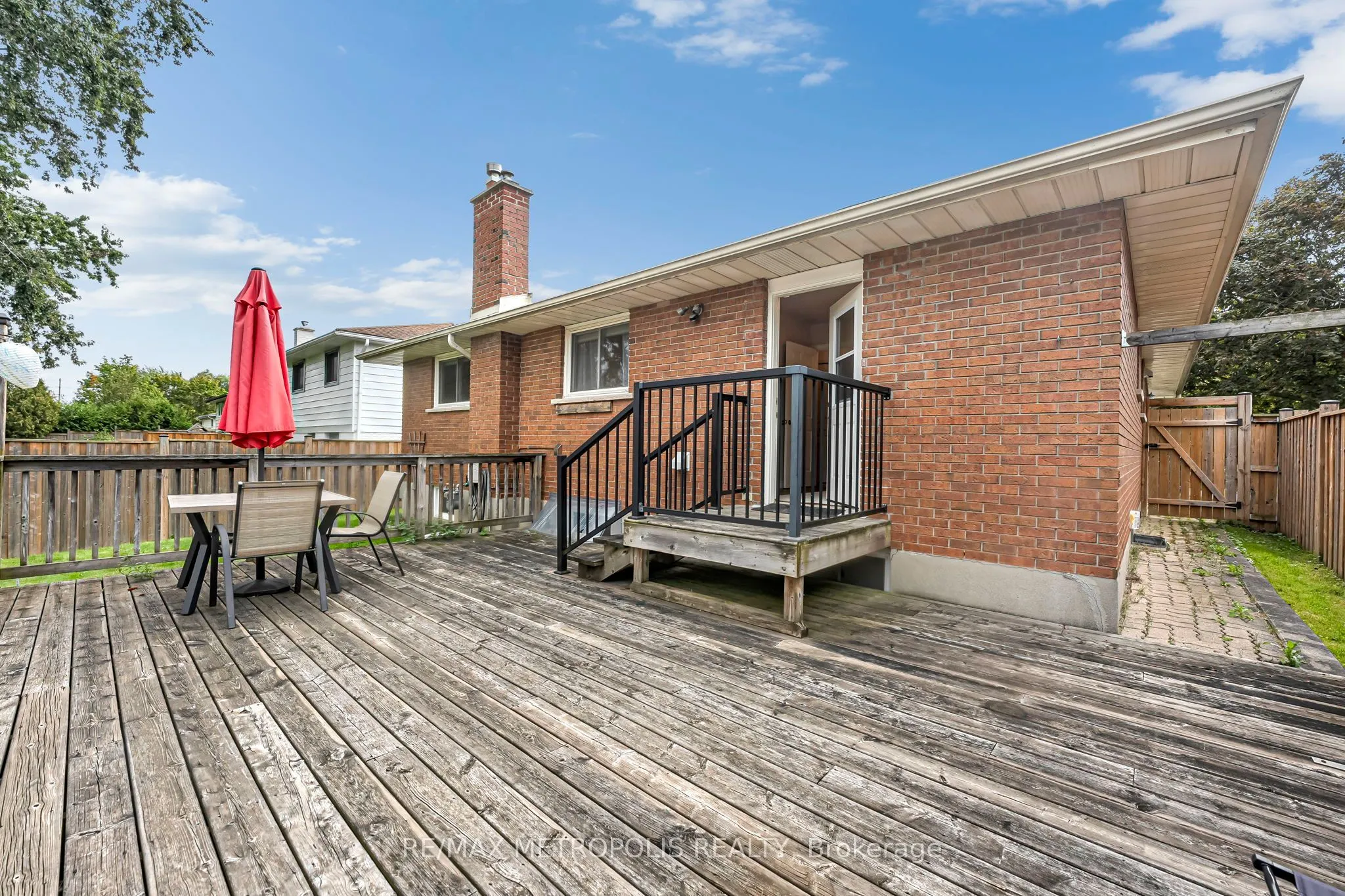 598 Black Oak Crescent