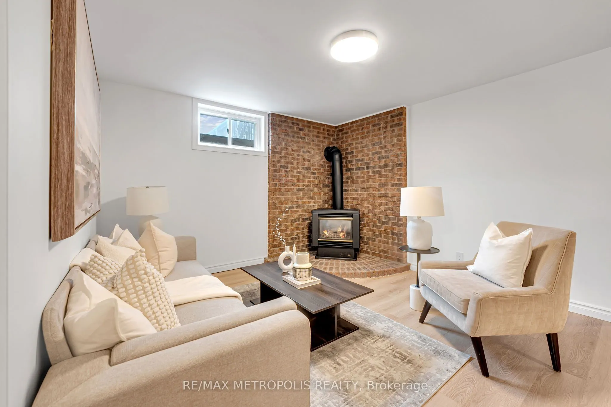 598 Black Oak Crescent