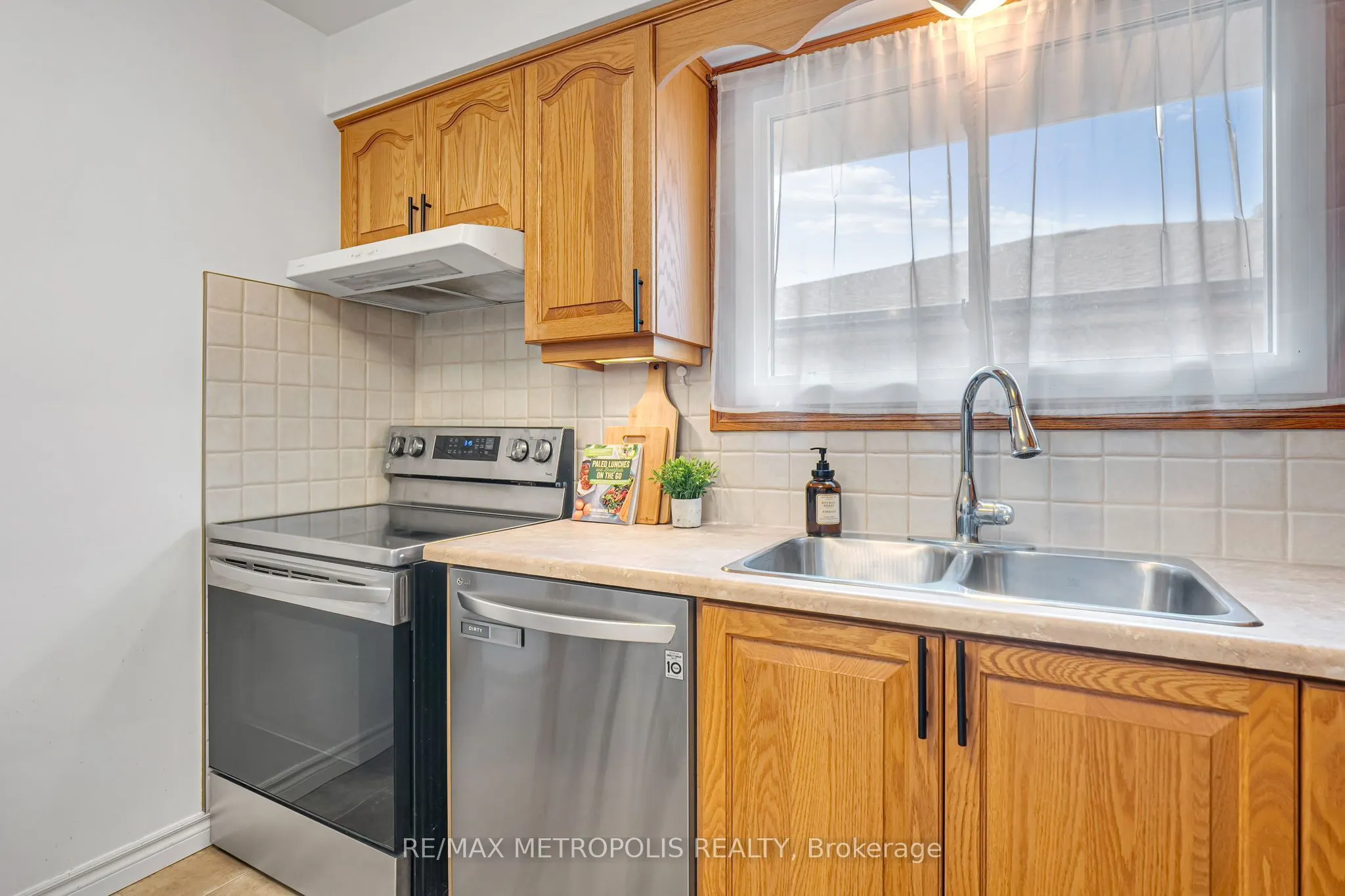 598 Black Oak Crescent