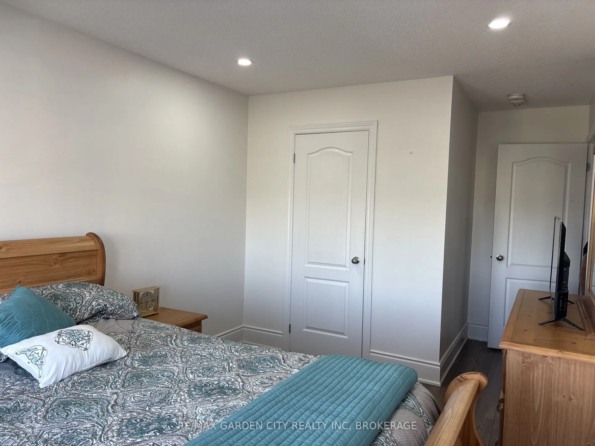39 SUNSET Way