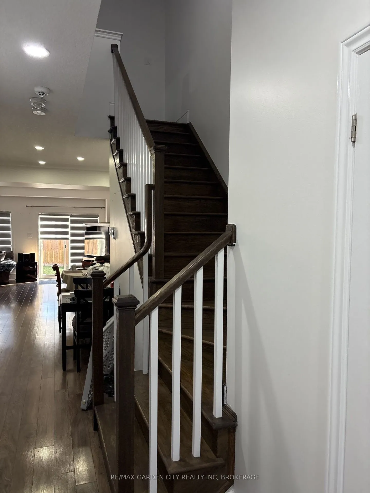 39 SUNSET Way