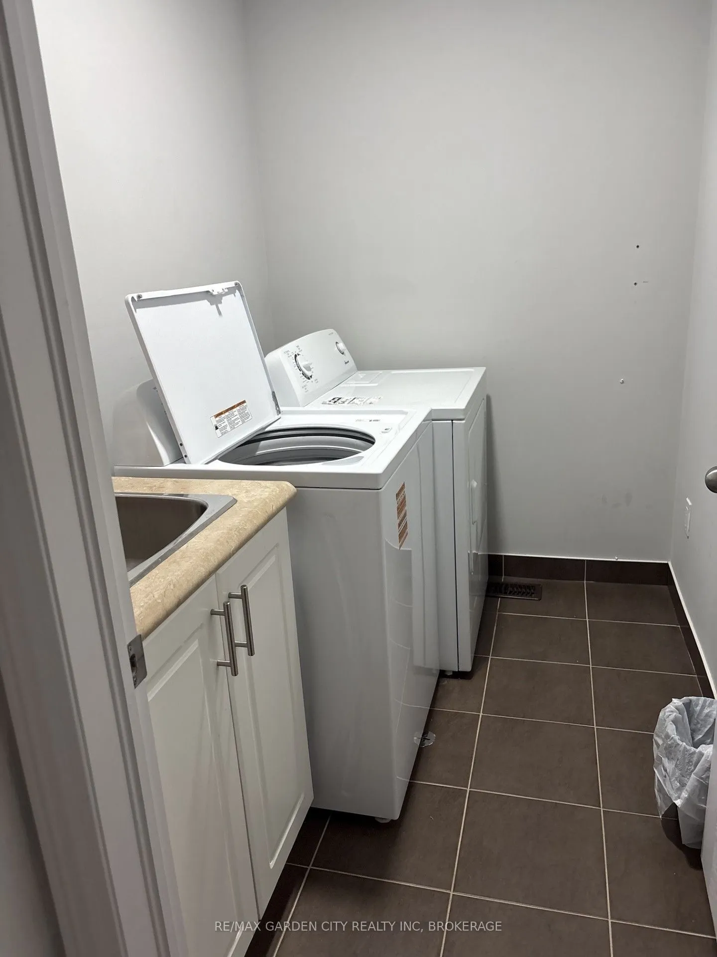 39 SUNSET Way