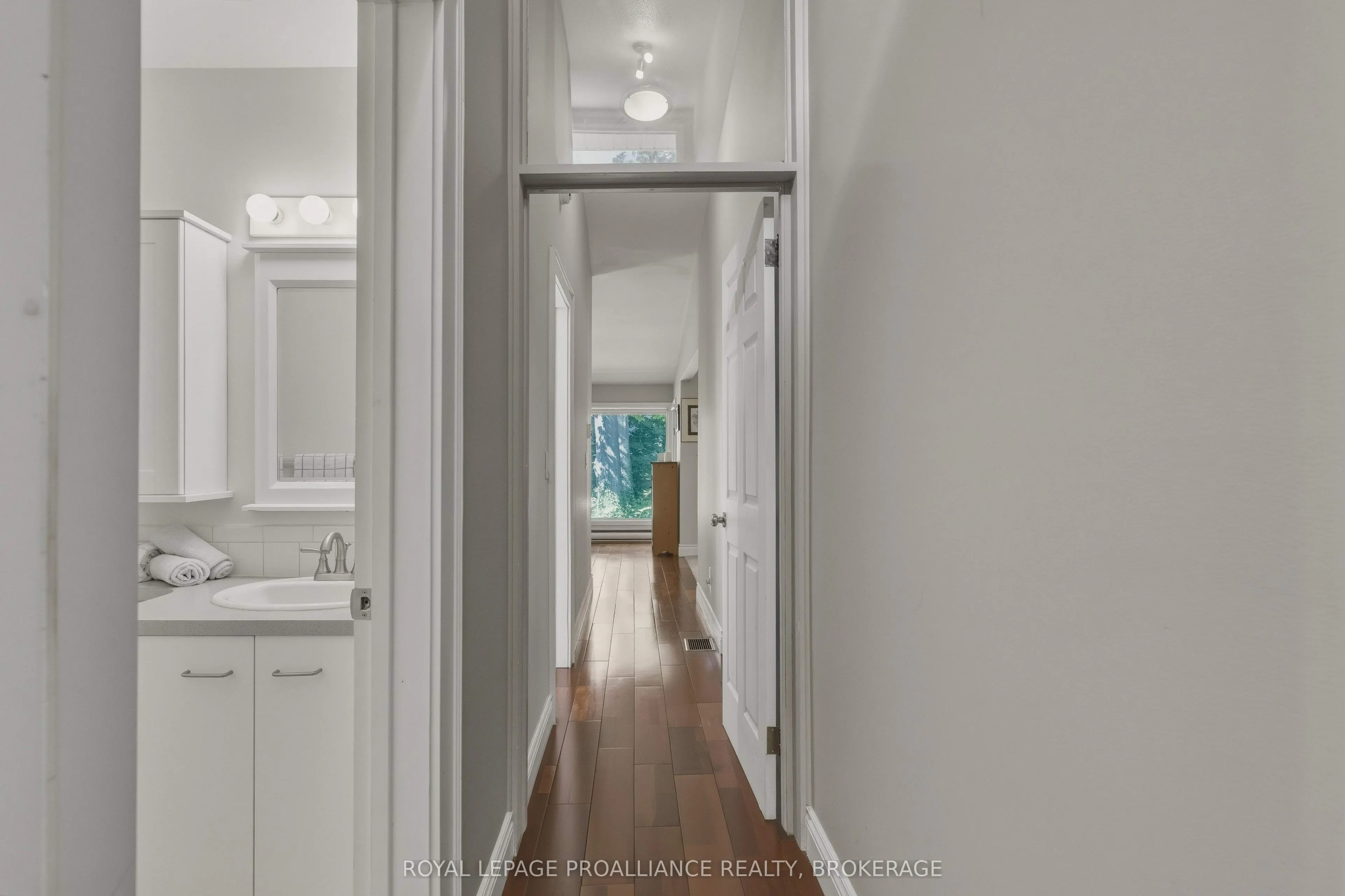 27 Riverside Drive