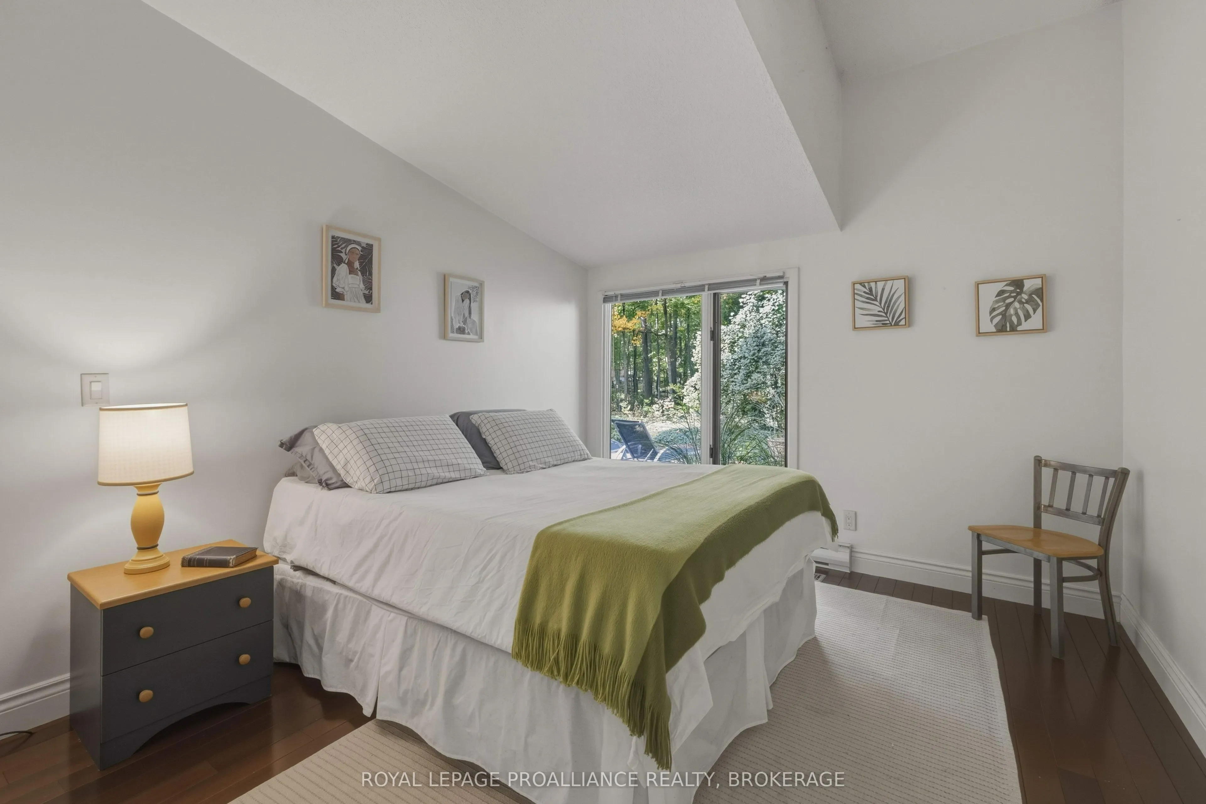 27 Riverside Drive