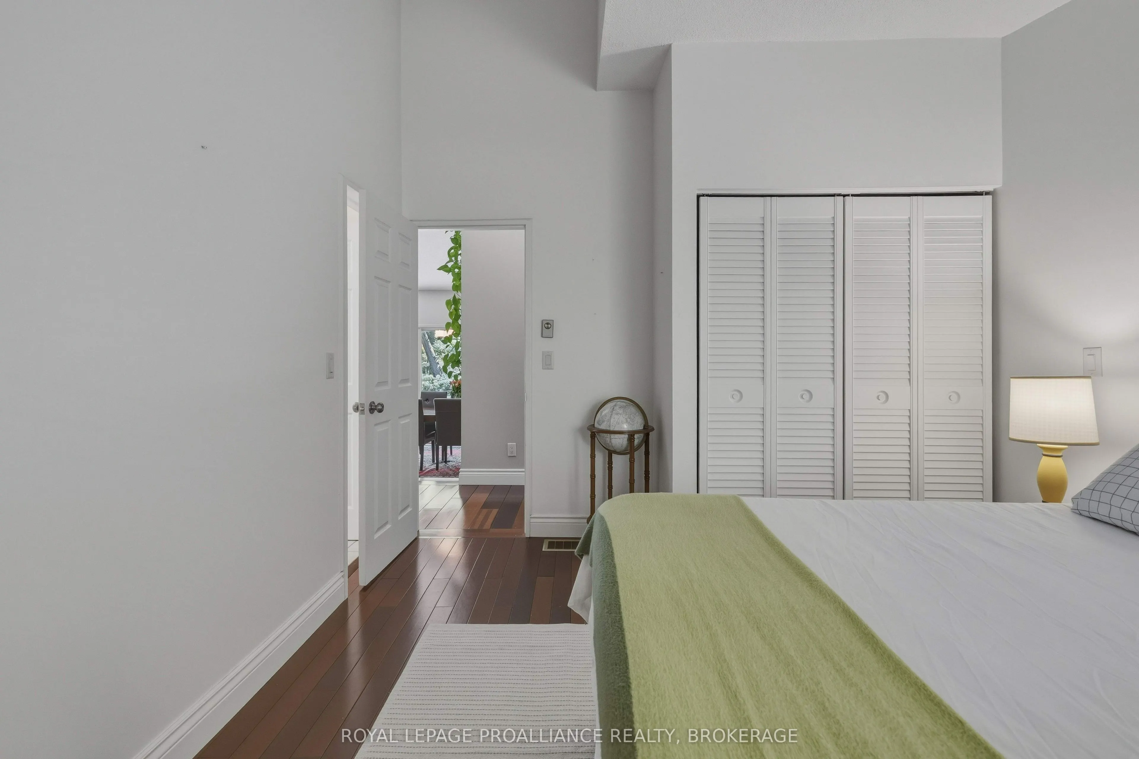 27 Riverside Drive