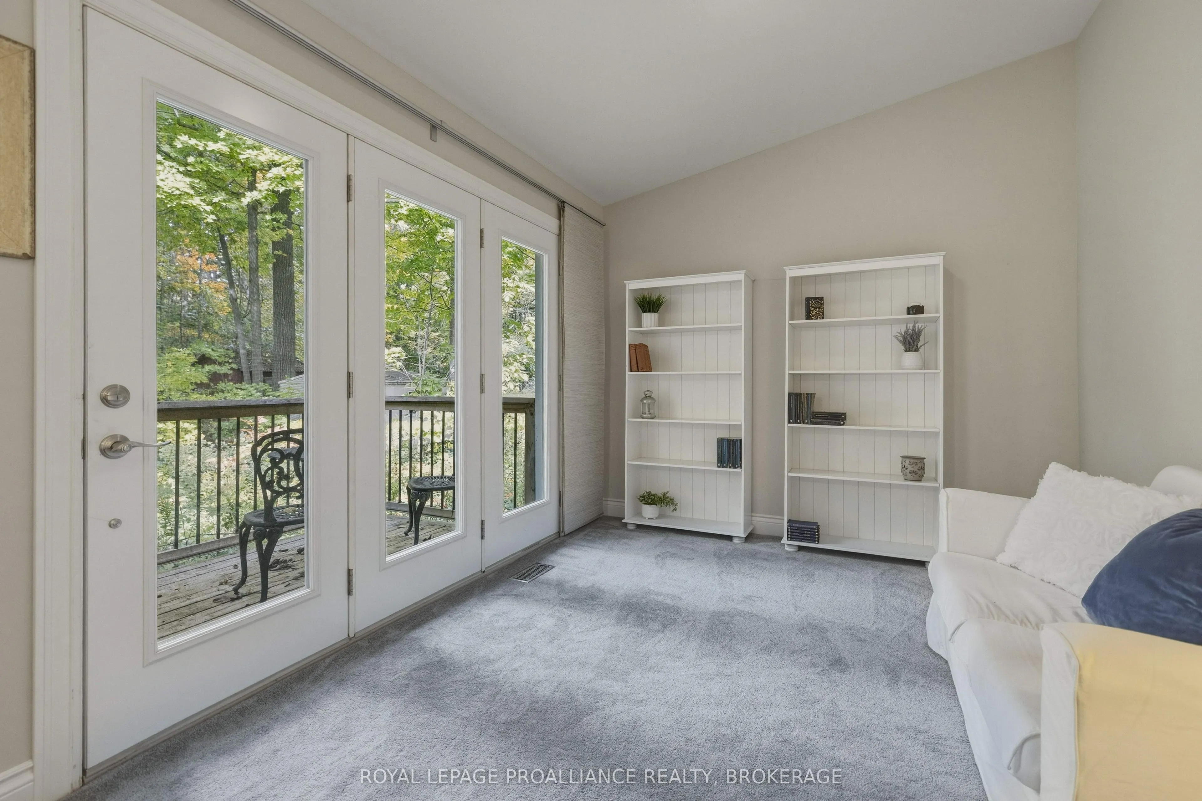 27 Riverside Drive