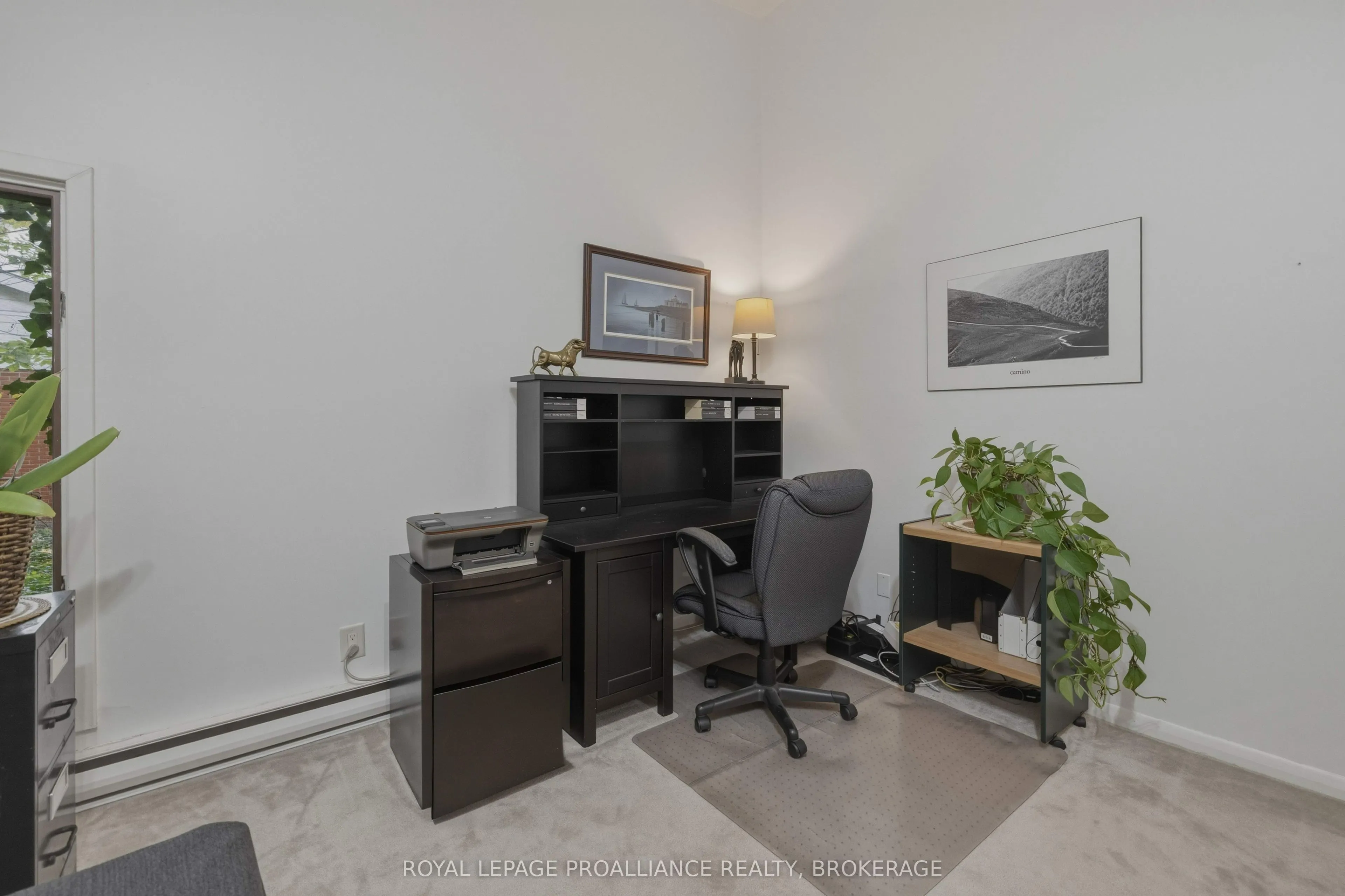 27 Riverside Drive