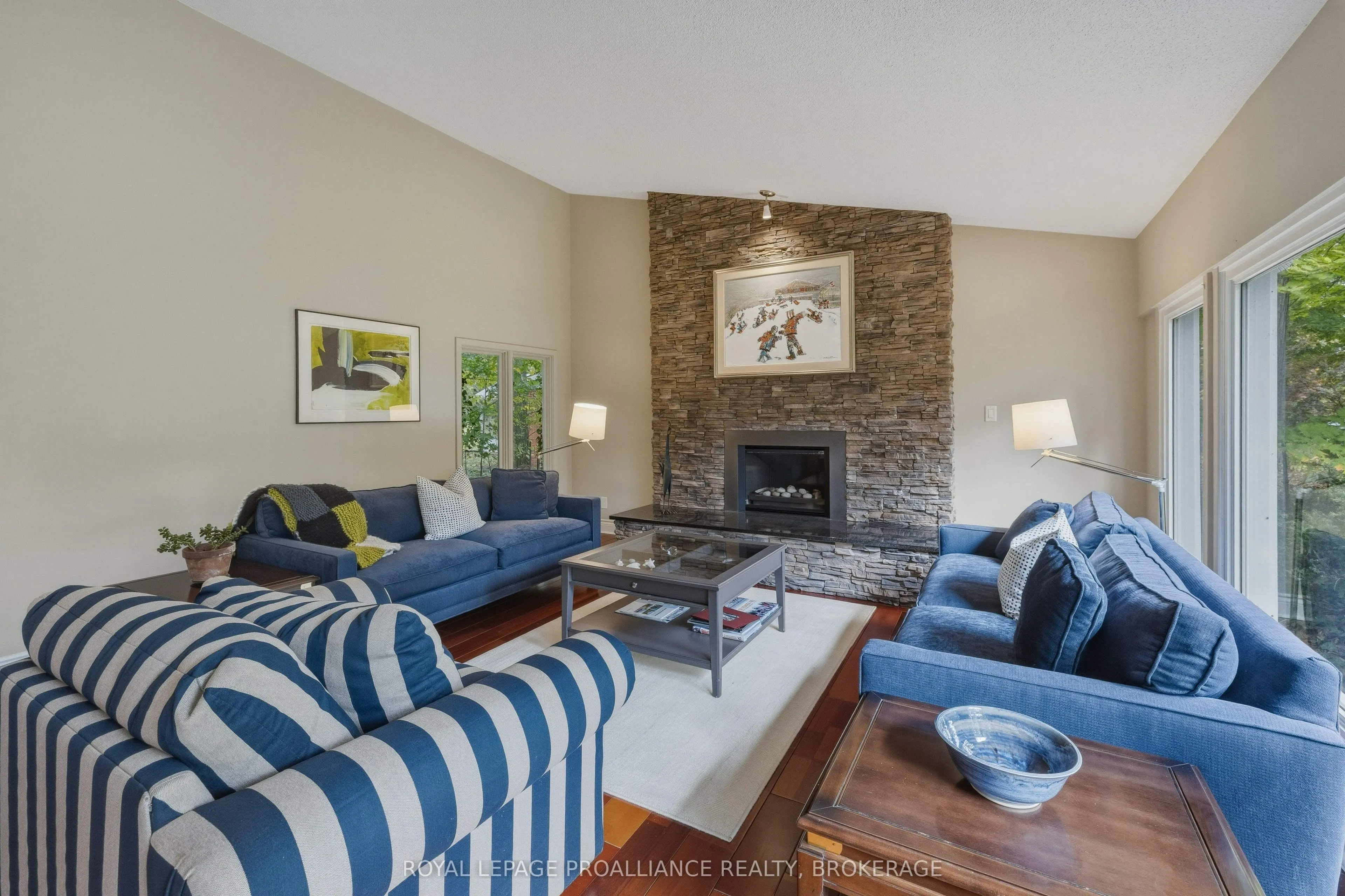 27 Riverside Drive