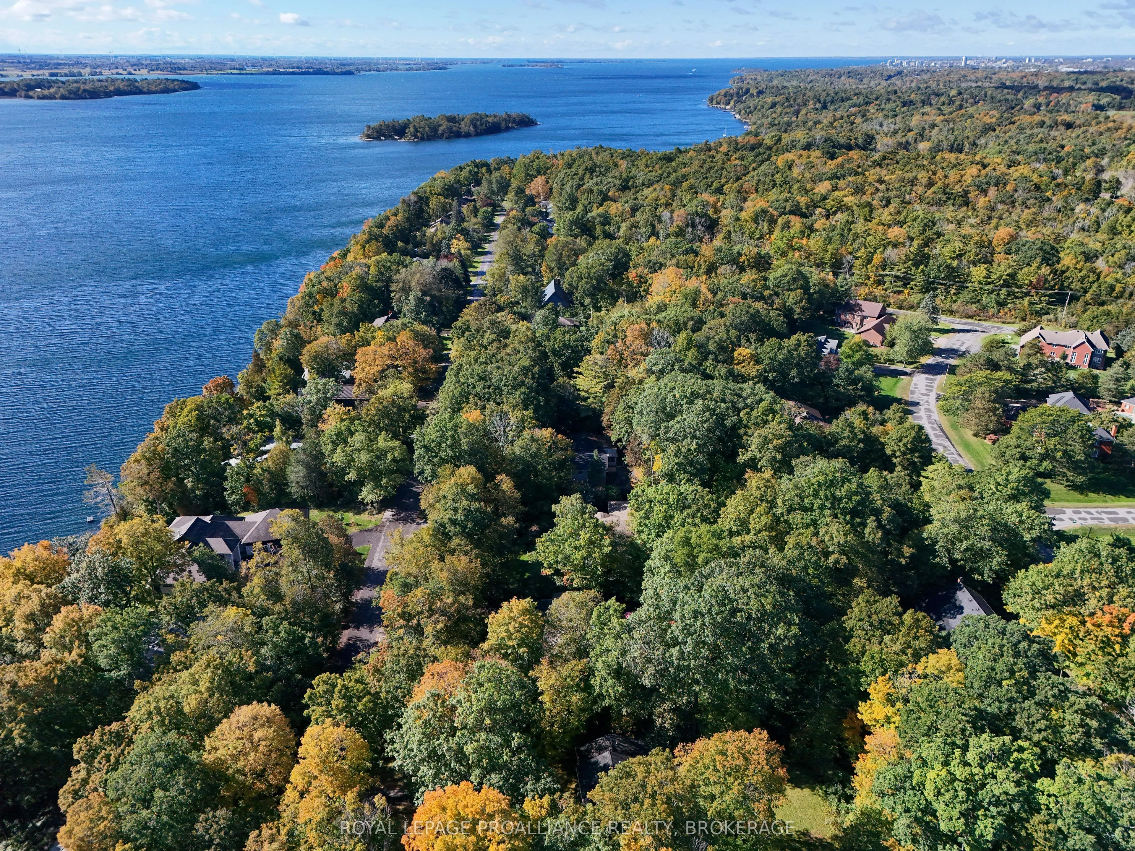 27 Riverside Drive